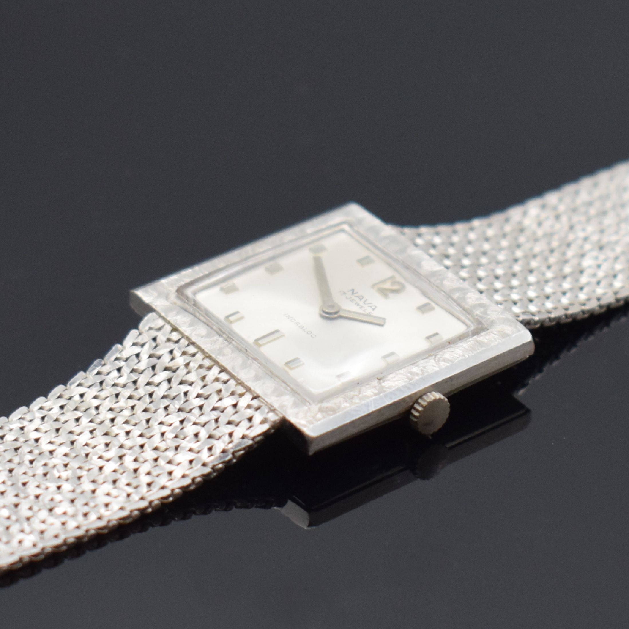 Detail c: NAVA Armbanduhr in WG 585/000, Schweiz um 1970, Handaufzug, Boden aufgedr., silb. Zifferbl. m. silb. Std.-Ind. und Zeigern, verg. Ankerwerk Kal. FHF ...