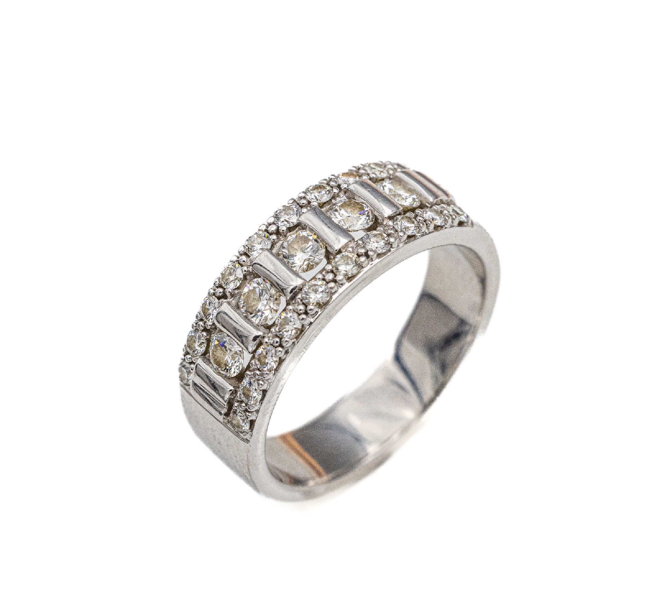 14 kt Gold Brillant-Ring, WG 585/000, mittig Reihe mit 5 Brillanten zus. ca. 0.35 ctl. get. Weiß/vs-si, seitl. 2 Reihen mit 20 Brillanten zus. ca. ...