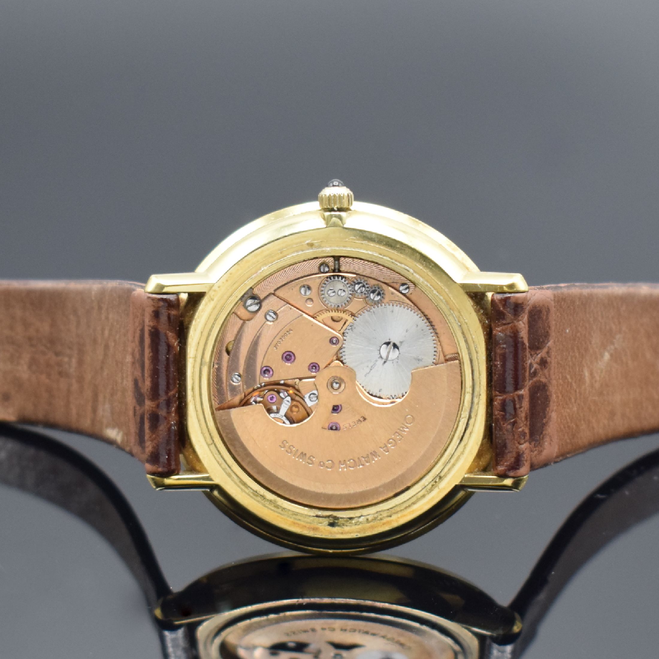Detail d: OMEGA De Ville Armbanduhr an Referenz 151.0039, Automatik, Schweiz um 1973, verg. Geh., Edelstahlboden aufgedr., Schmuckkrone, gold. Zifferbl. m. ...