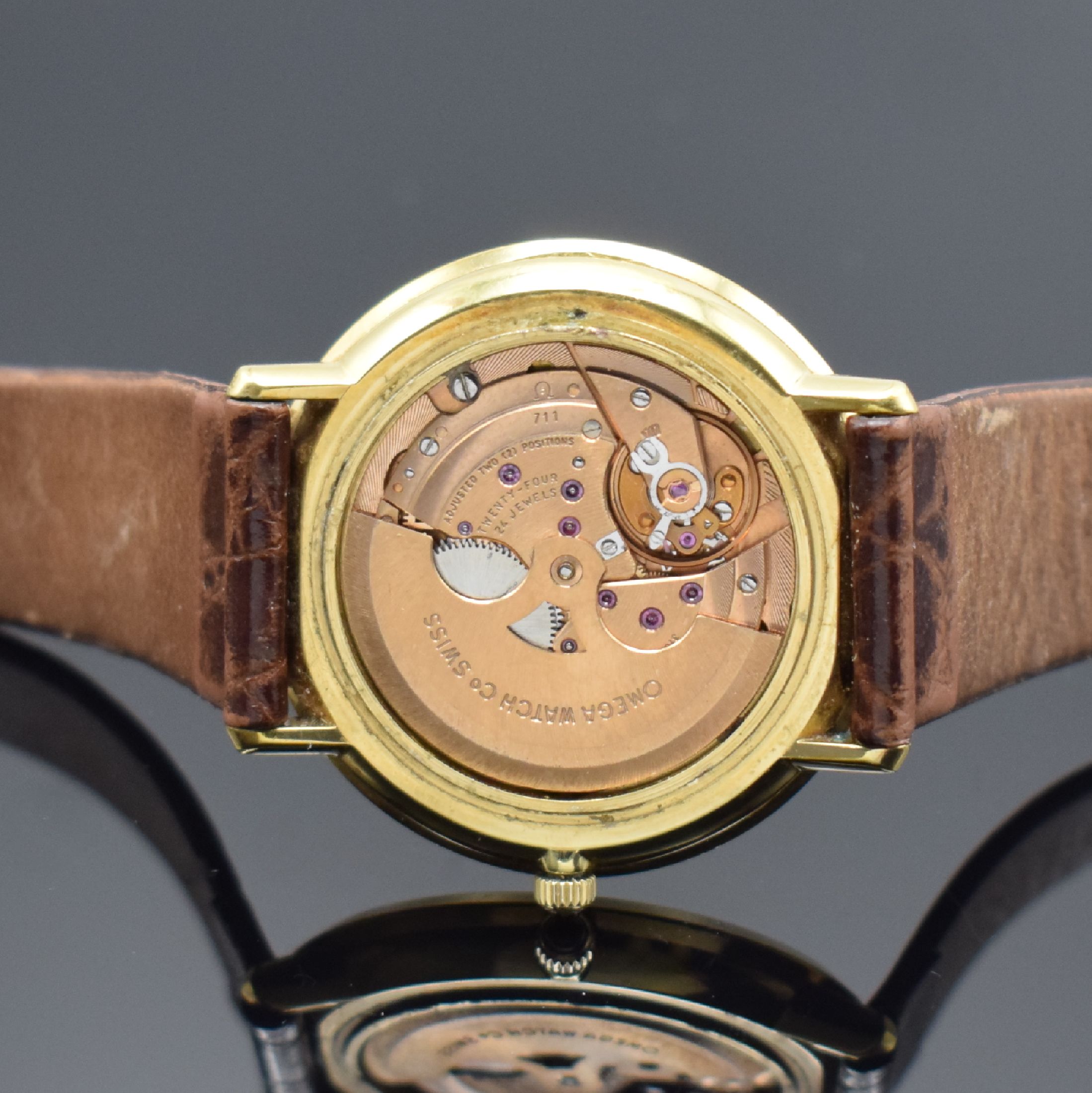 Detail e: OMEGA De Ville Armbanduhr an Referenz 151.0039, Automatik, Schweiz um 1973, verg. Geh., Edelstahlboden aufgedr., Schmuckkrone, gold. Zifferbl. m. ...