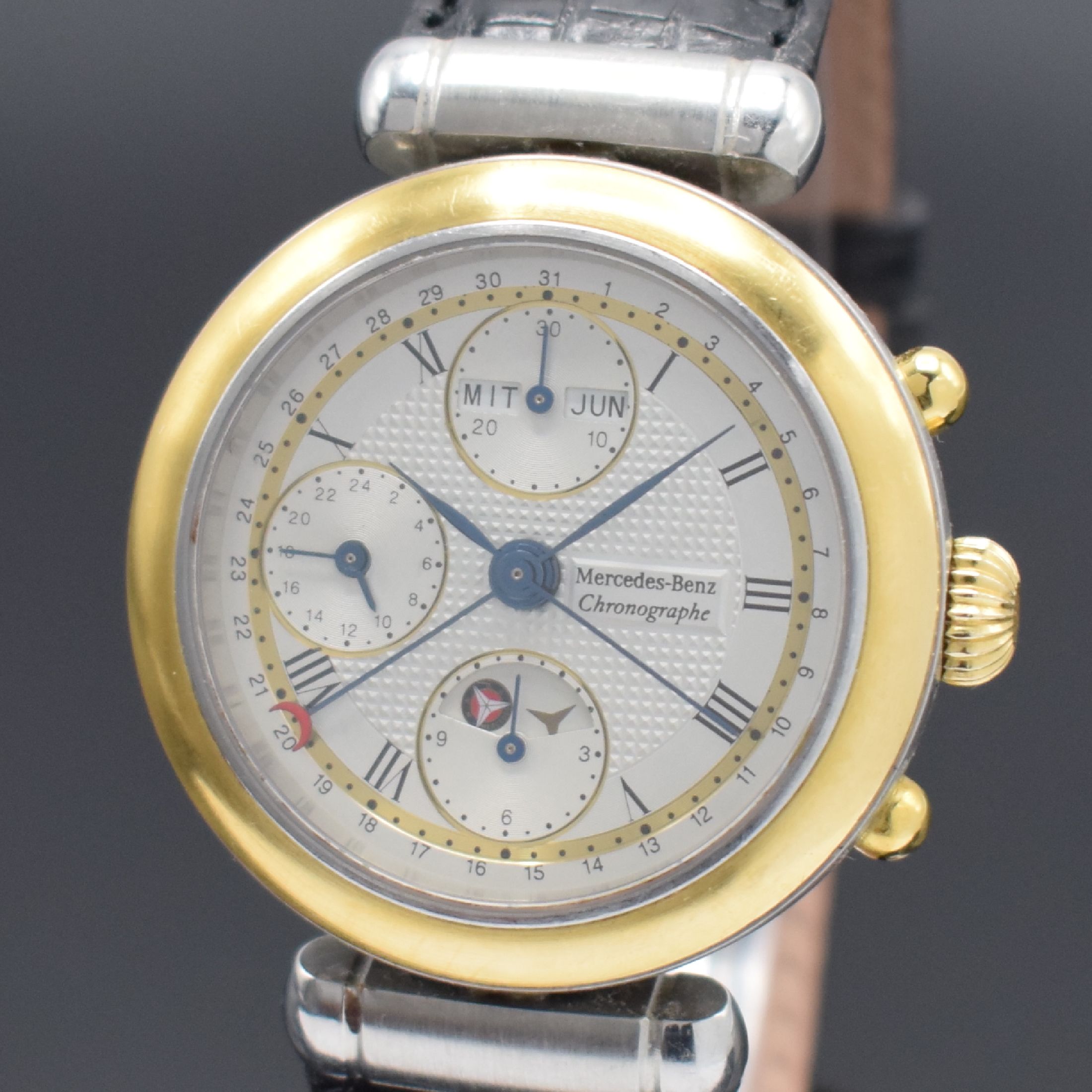 Detail a: MERCEDES BENZ Armbandchronograph, Automatik, Schweiz um 1998, sat. Edelstahl/Gold kombiniert, neutr. Lederband m. Faltschl., beids. vergl., ...