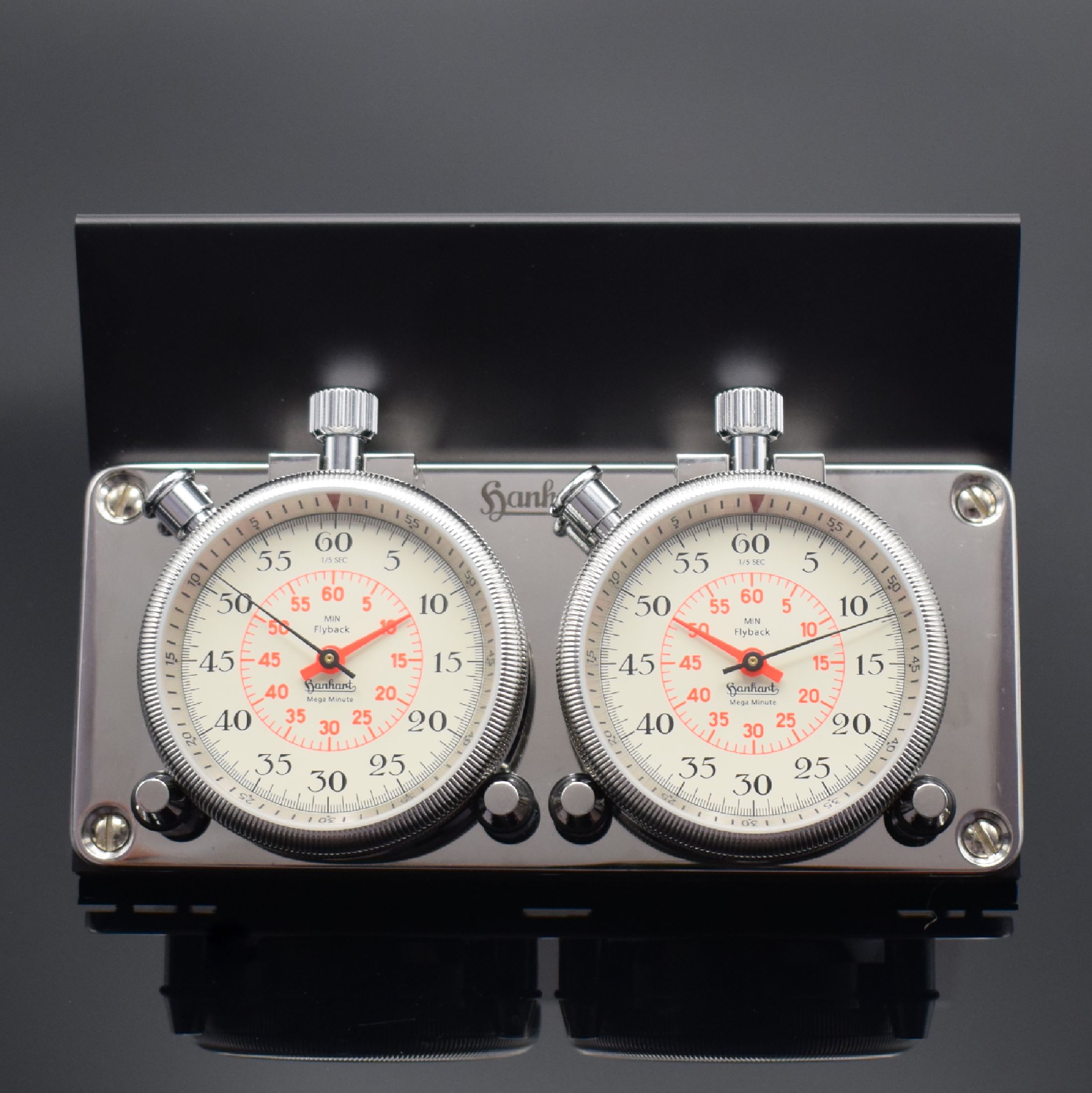 Detail a: HANHART Set bestehend aus 2 nahezu neuwertigen Dashboard-Line Flyback-Stoppuhren mit Hanhart Uhrenplatte und passendem Halter für Porsche 911 G, ...