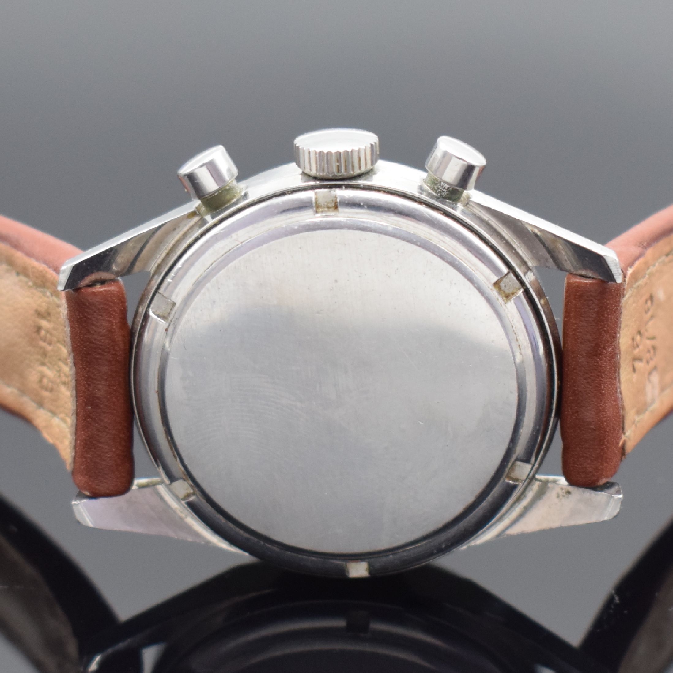 Detail d: HEUER Carrera seltener, legendäre Schaltradchronograph Referenz 2447, Handaufzug, Schweiz 1960er Jahre, Edelstahl, Boden geschr., silb. ...