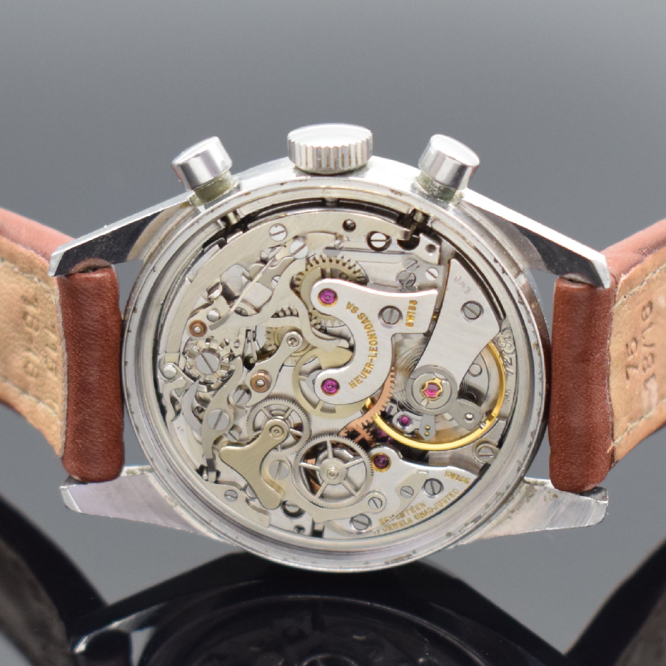 Detail e: HEUER Carrera seltener, legendäre Schaltradchronograph Referenz 2447, Handaufzug, Schweiz 1960er Jahre, Edelstahl, Boden geschr., silb. ...