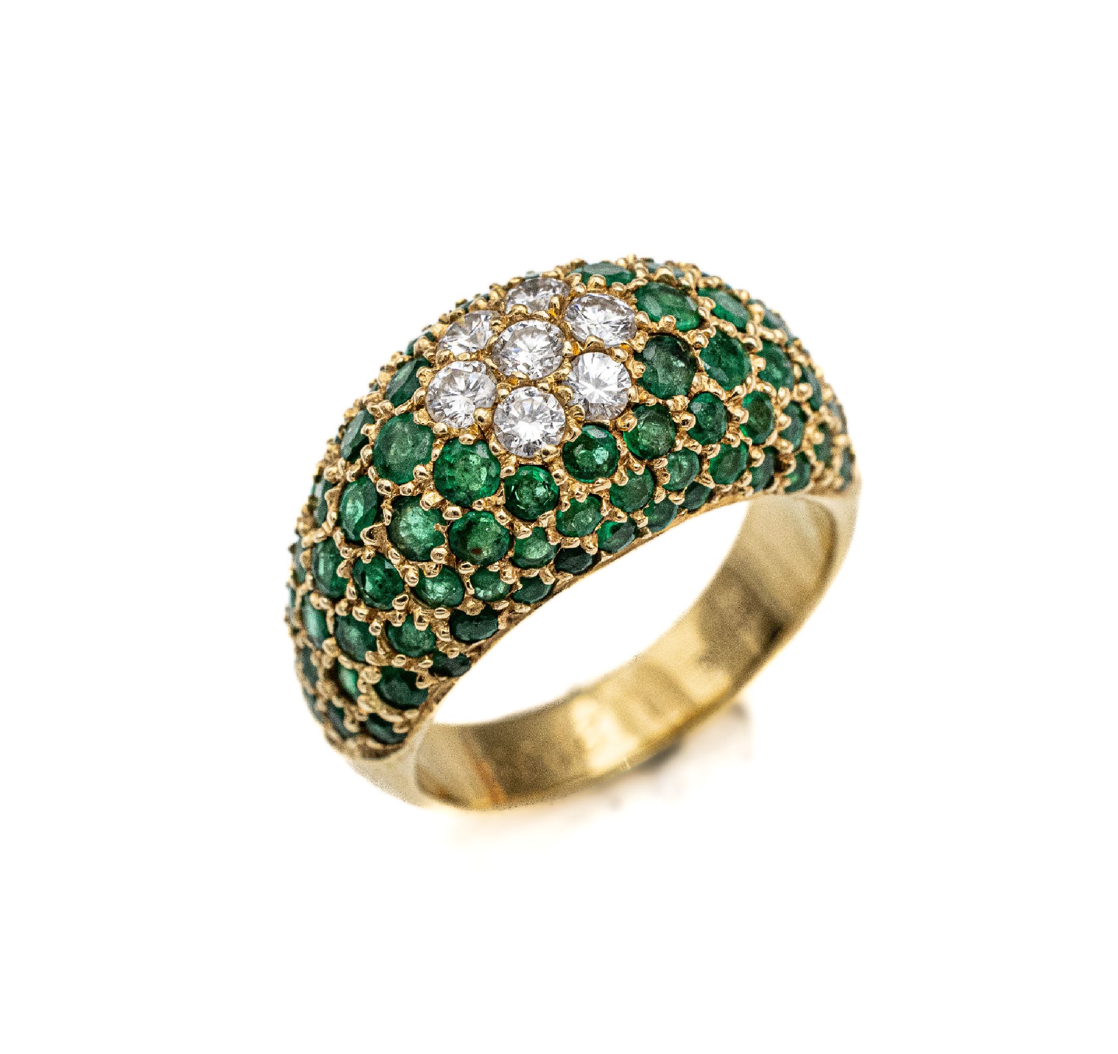 18 kt Gold Smaragd-Brillant-Ring, GG 750/000, 92 rundfacett. Smaragde zus. ca. 2.65 ct, 7 Brillanten zus. ca. 0.32 ct feines Weiß/vs, ca. 7.6 g, RW ...