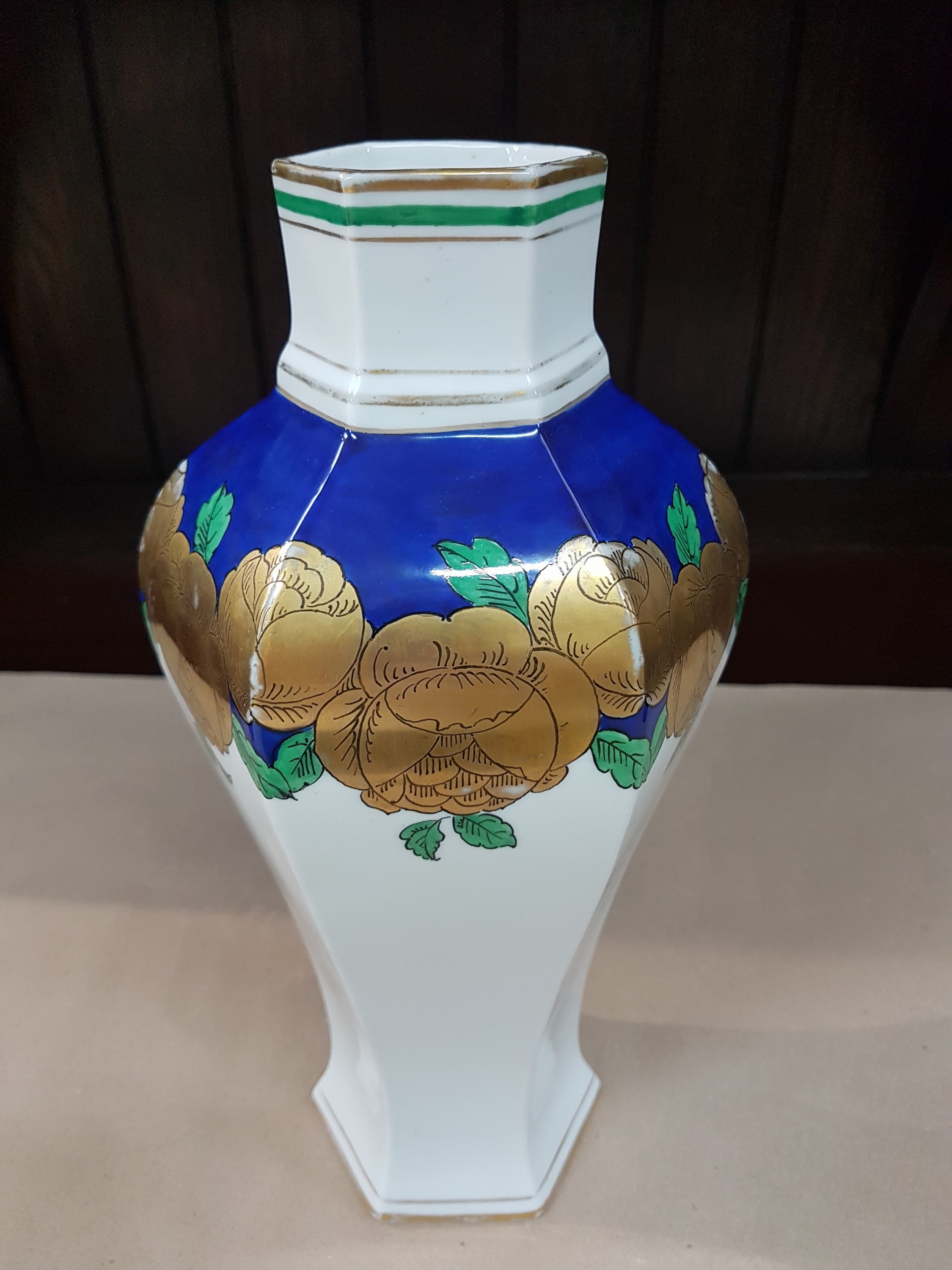Detail a: Vase, Heubach, um 1900, Porzellan, umlaufender Blütenrankendekor, Gold, Blau und Grün bemalt, leicht berieben, H. ca. 30cm