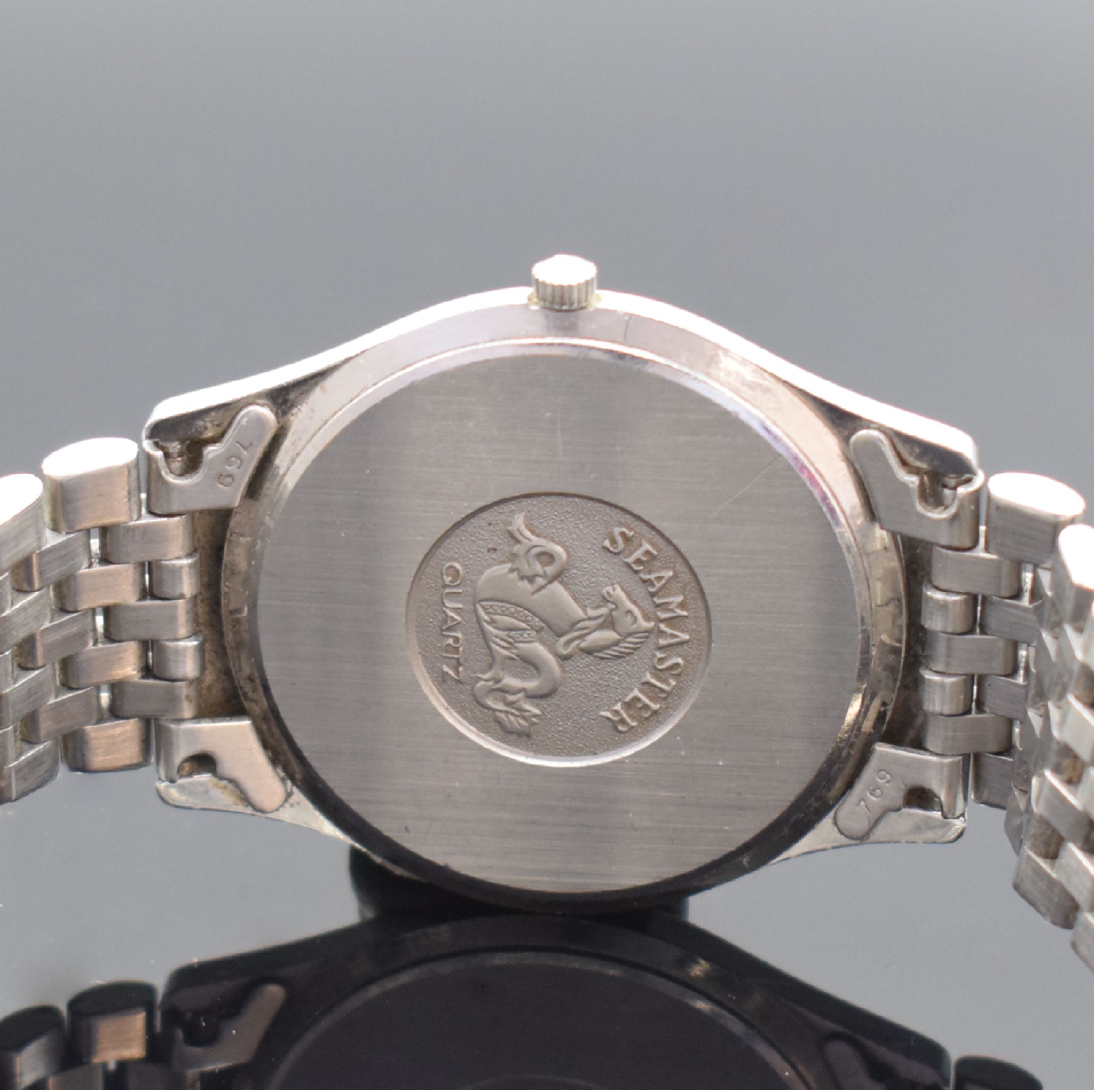 Detail d: OMEGA Herrenarmbanduhr Seamaster BREST Referenz ST 196.0251, Schweiz um 1982, quarz, Edelstahlgeh. inkl. orig. Gliederband m. Faltschl., Boden mit ...
