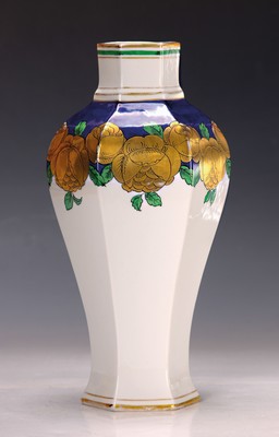 Image Vase, Heubach, um 1900, Porzellan, umlaufender Blütenrankendekor, Gold, Blau und ...