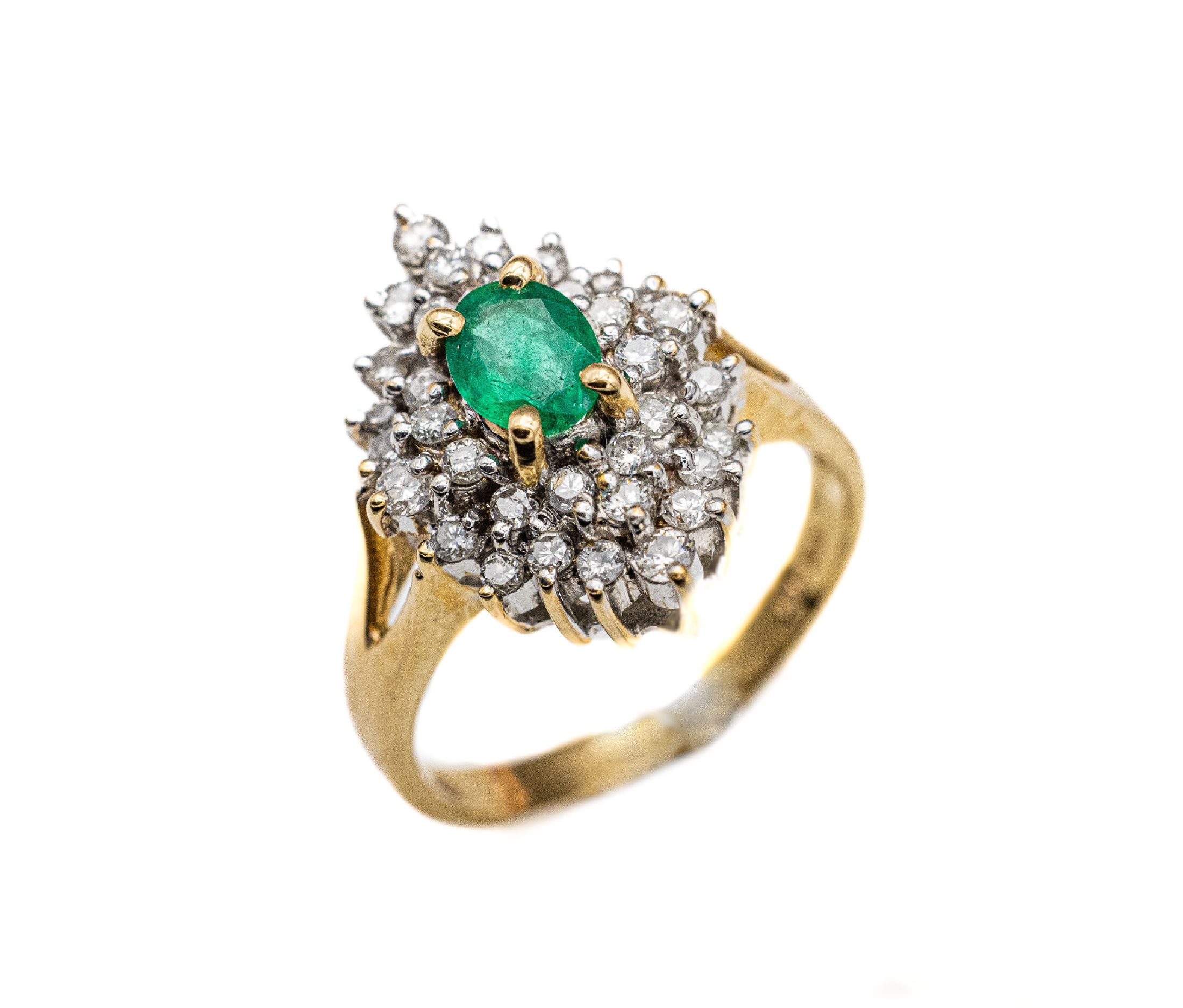 14 kt Gold Smaragd-Brillant-Ring, GG/WG 585/000, ovalfacett. Smaragd ca. 0.70 ct, Brillanten zus. ca. 0.85 ct Weiß/p 1, total ca. 5.5 g, RW 57