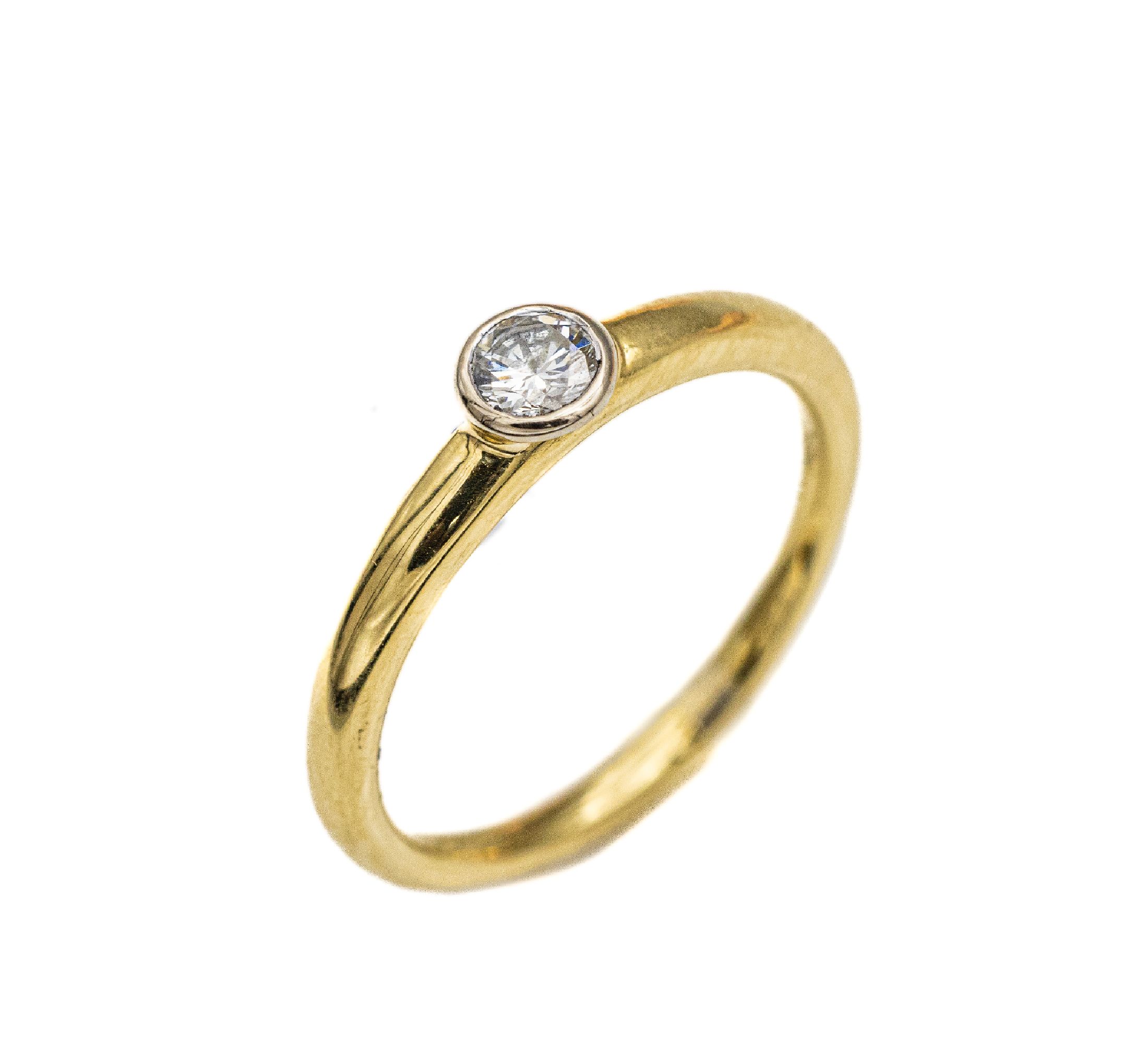 18 kt Gold Solitär-Ring, GG/WG 750/000, Brillant in WG gefasst ca. 0.15 ct Weiß/si, RW54, total ca. 3.5 g