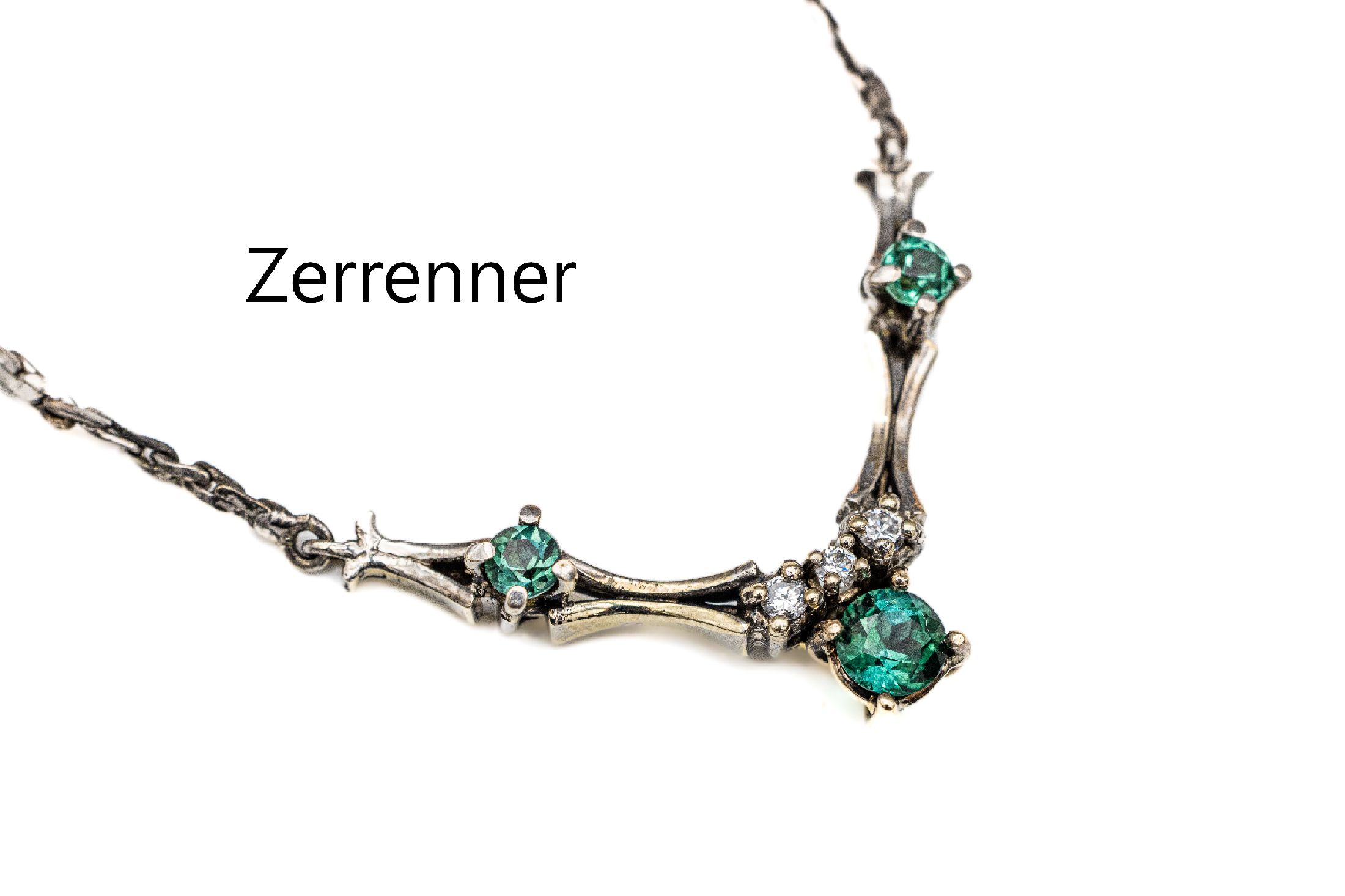 18 kt Gold Turmalin-Brillant-Collier, WG 750/000, Meistermarke ZERRENNER, 3 rundfacett.Turmaline zus. ca. 0.70 ct, 3 Brillanten zus. ca. 0.10 ct ...