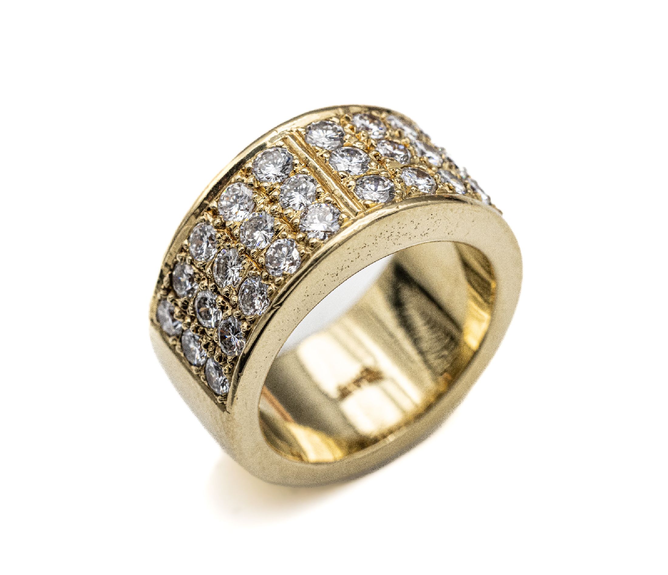 14 kt Gold Brillant-Ring, GG 585/000, massive Ausf., 30 Brillanten zus. ca. 2.10 ct feines Weiß/vs-si, total ca. 29.2 g, RW 60