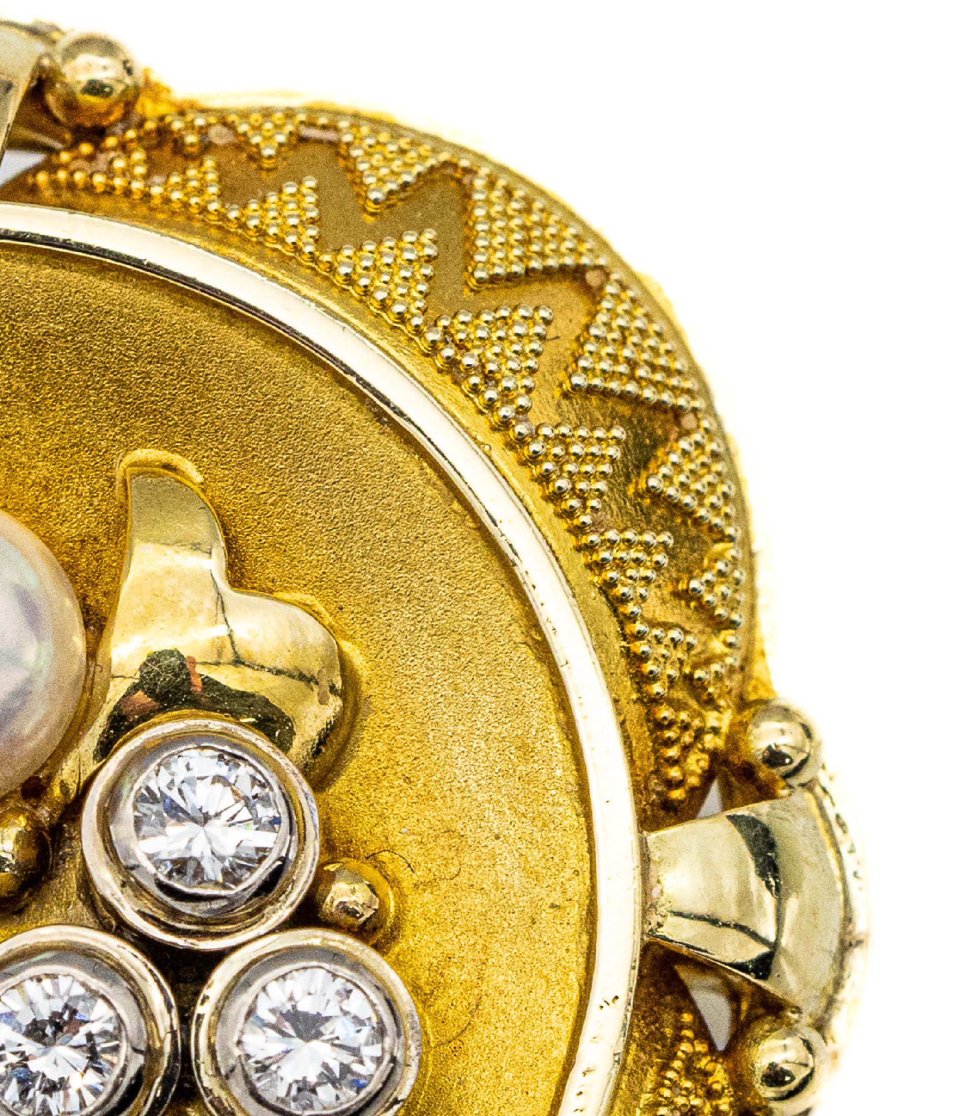 Detail a: 14 kt Gold Turmalin-Perl-Brillant-Brosche/ Anhänger, GG 585/000, 1950er Jahre, floraleVerzierung bes. mit 3 in WG gefassten Brillanten zus. ca. ...