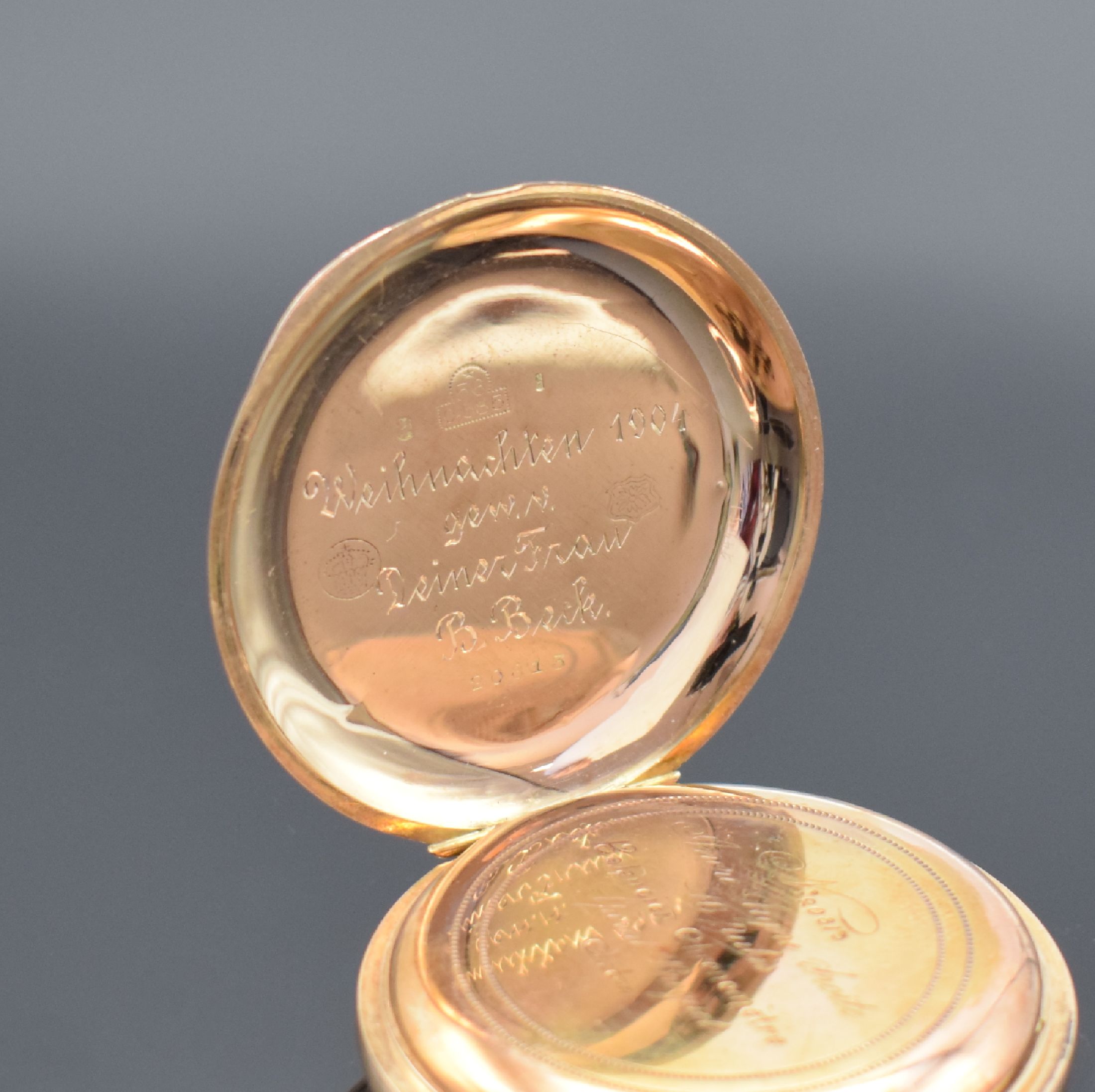 Detail c: Herren-Savonette in RoseG 585/000, Schweiz um 1900, 2-Deckel Goldgeh. l. dell., Sprungdeckel außen m. Schmuckmonogramm und Rückdeckel innen mit ...