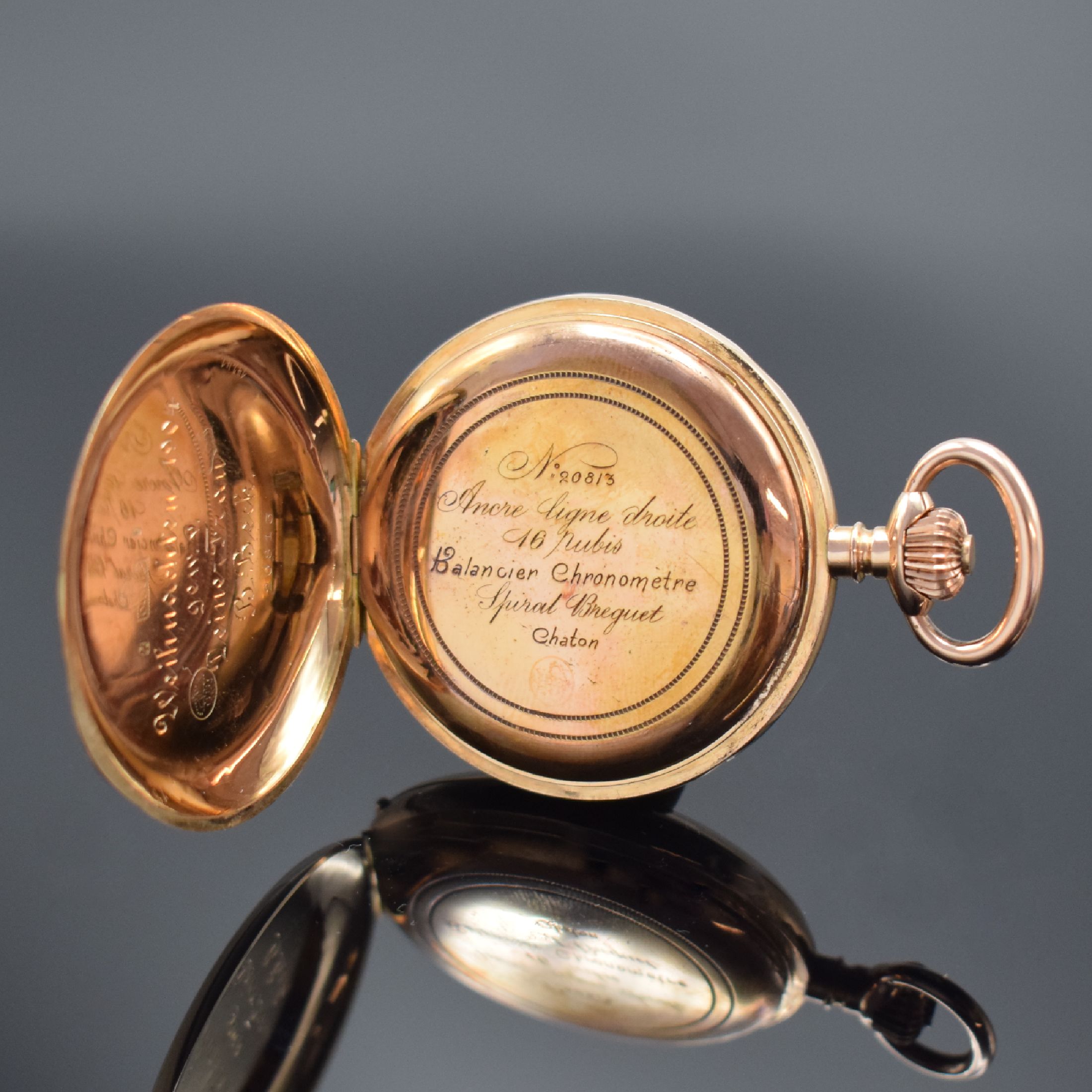 Detail d: Herren-Savonette in RoseG 585/000, Schweiz um 1900, 2-Deckel Goldgeh. l. dell., Sprungdeckel außen m. Schmuckmonogramm und Rückdeckel innen mit ...