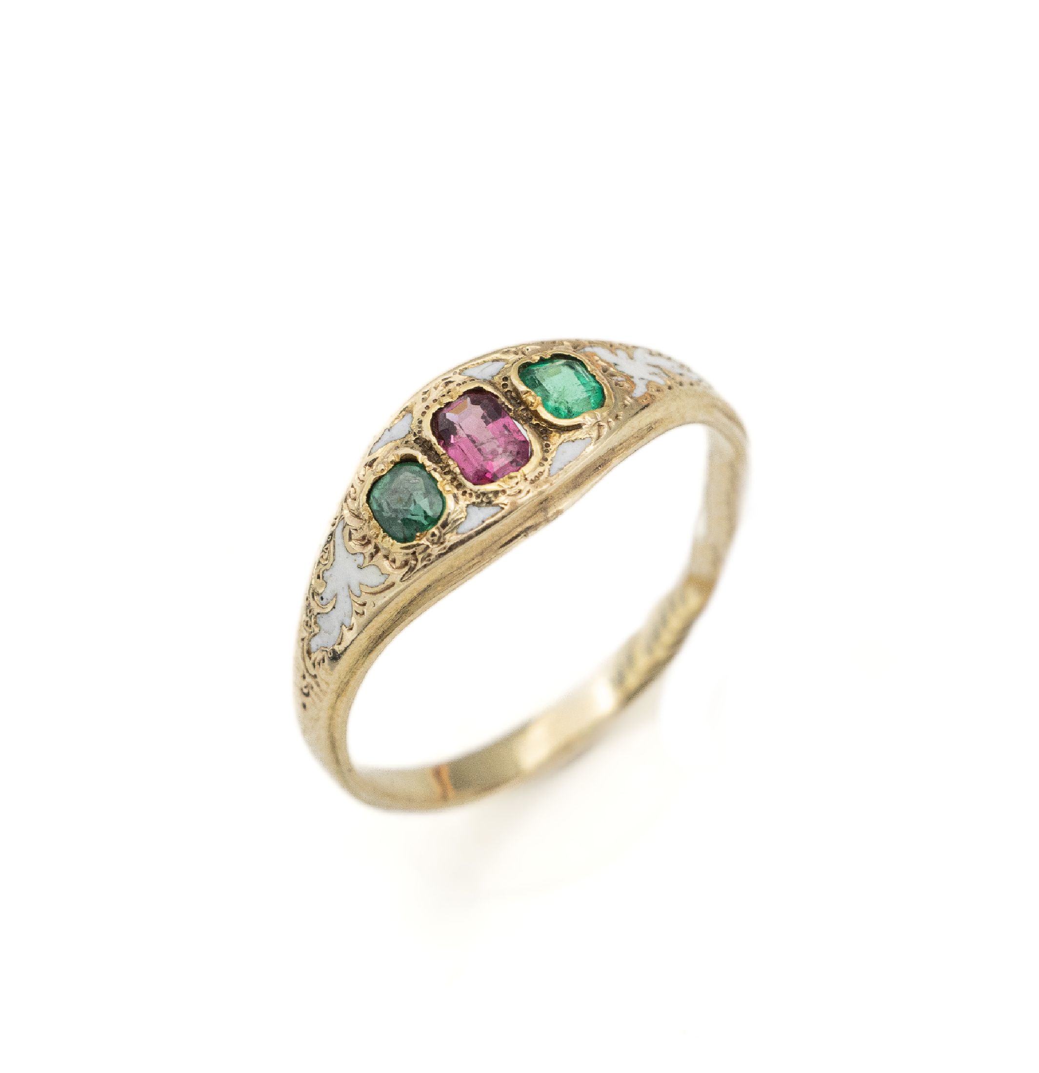 14 kt Gold Email-Ring, GG 585/000 (gepr.), um 1900, weiß emailliert, 3 facett. Turmaline 1x pink, 2x grün, RW 55, ca. 2.6 g