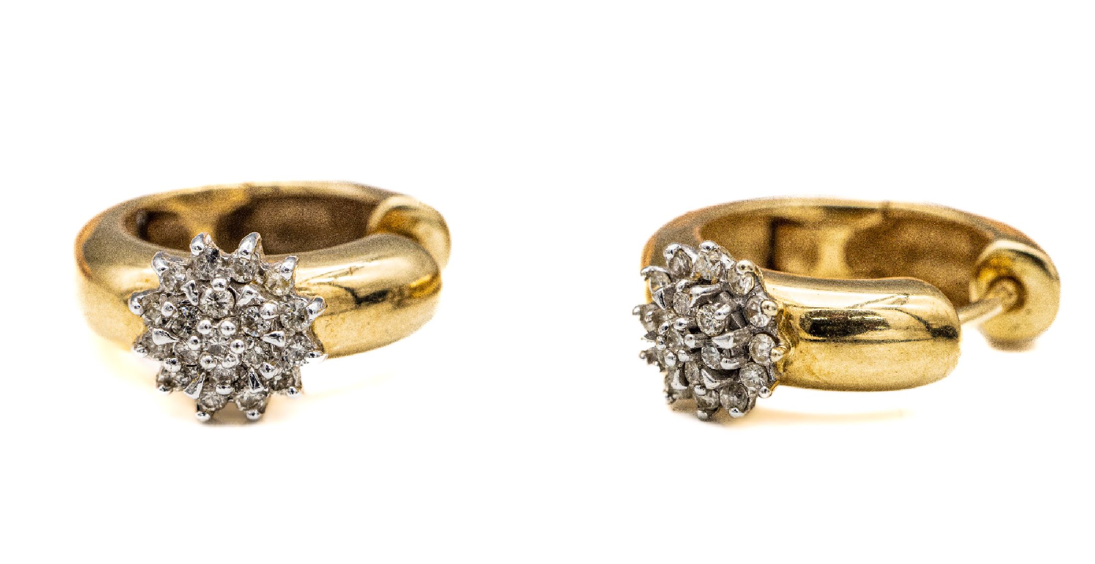Paar 14 kt Gold Brillant-Ohrcreolen, GG 585/000, 38 Brillanten zus. ca. 0.38 ct Weiß- l.get.Weiß/si-p, ca. 7.46 g, D. ca. 1.5 cm, passend zu ...
