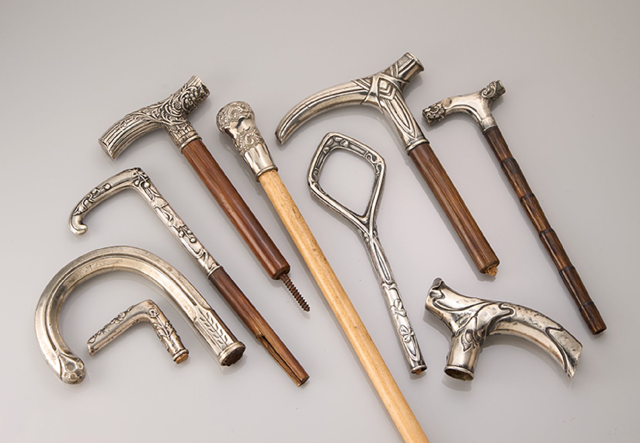 Konvolut 9 Stockgriffe, um 1900-1930, überwiegend Silber, 1 x WMF, versch. Motive, Damen- und Herrenmodelle, meist Restschuss, reichhaltiges ...