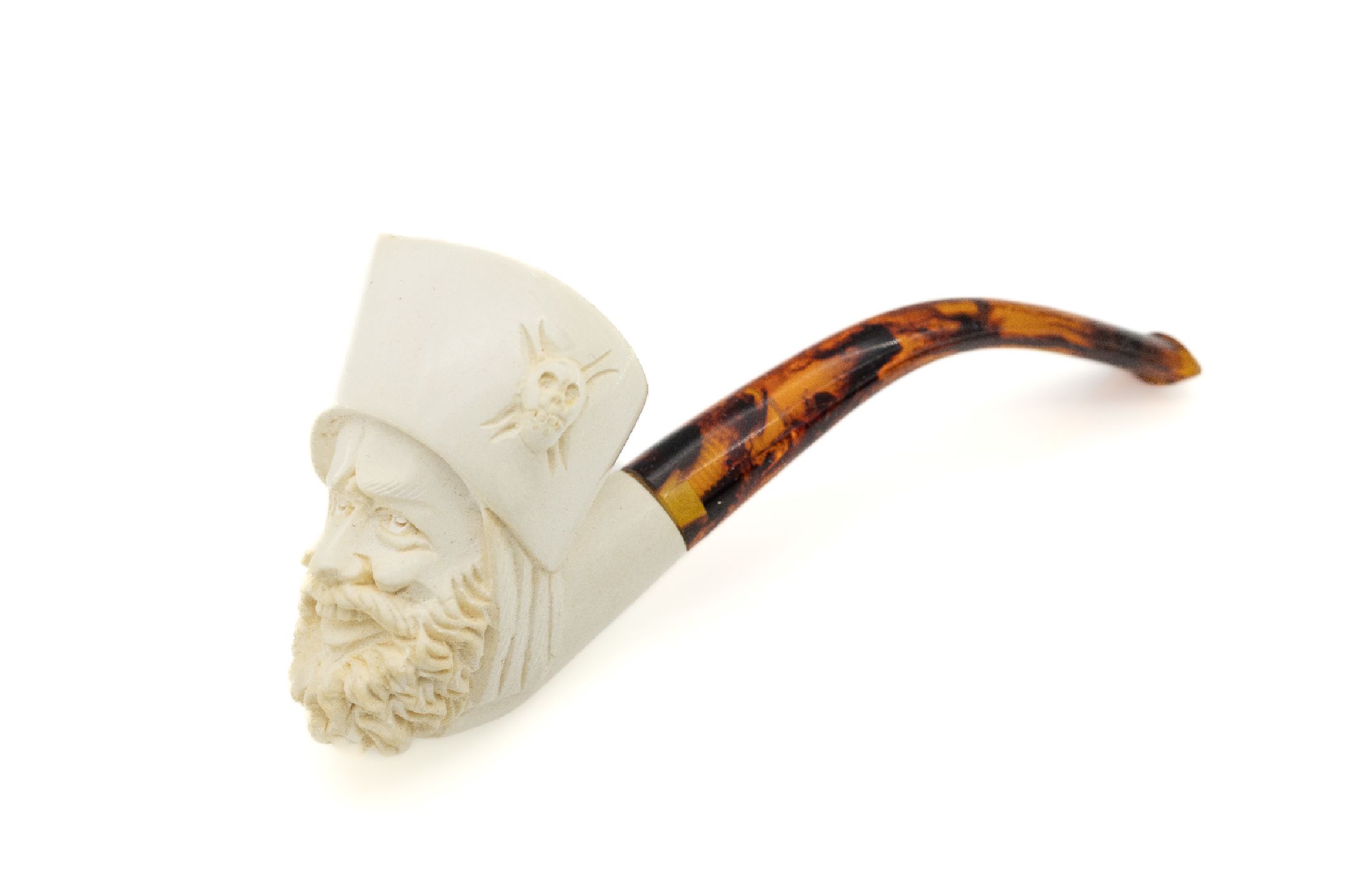 Meerschaumpfeife, wohl deutsch, geschnitzter Pfeifenkopf: Bärtiger mit Kopfbedeckung mit aufgel. Totenkopf, Mundstück bernsteinfarbener ...