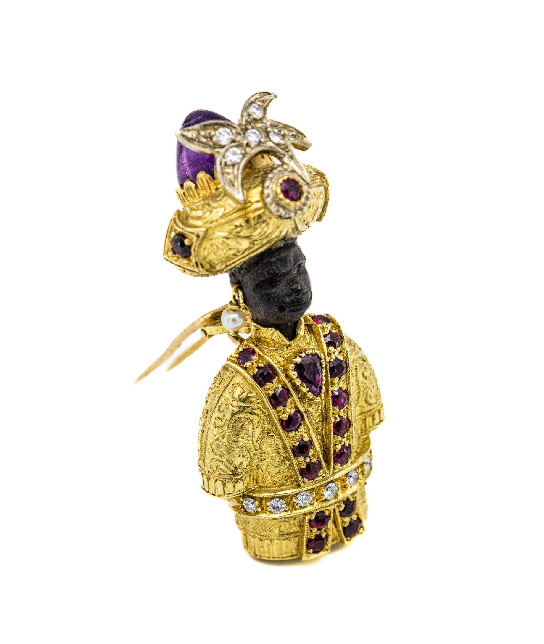 18 kt Gold Farbstein-Brillant-Brosche, GG 750/000, Darstellung eines Orientalen, Kopf aus Holz geschnitzt, Turban mit Amethyst -Cabochon, Gewand ...