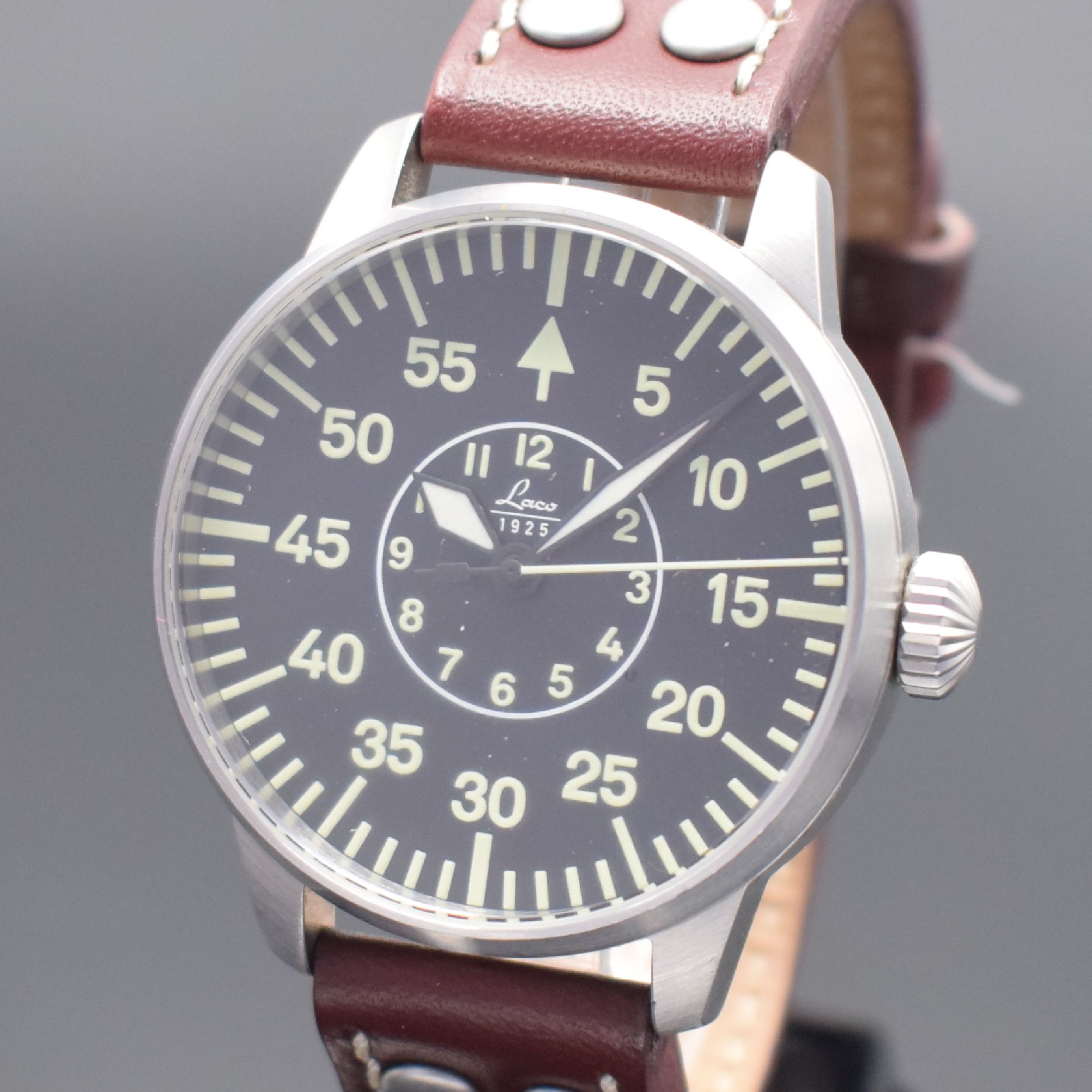 Detail a: LACO Herrenarmbanduhr im Fliegerdesign Referenz 861690, Automatik, Edelstahlgeh. inkl. Lederband m. orig. Dornschl., beids. vergl., Boden aufgedr., ...