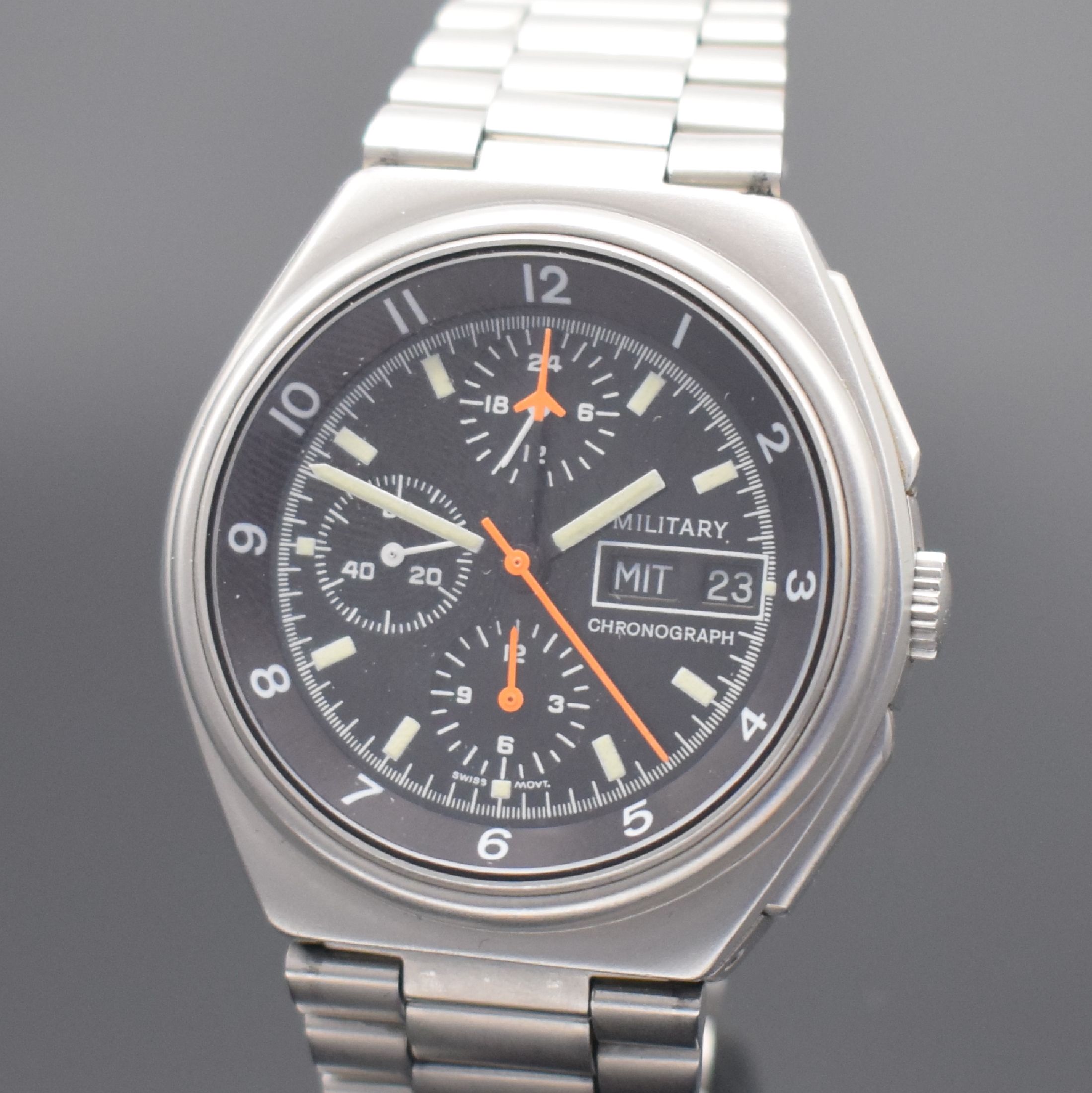 Detail a: TUTIMA Military Armbandchronograph, Automatik, Schweiz 1990er Jahre, matt. Edelstahlgeh. inkl. Stahlband m. Faltschl., Boden und Krone verschr., ...