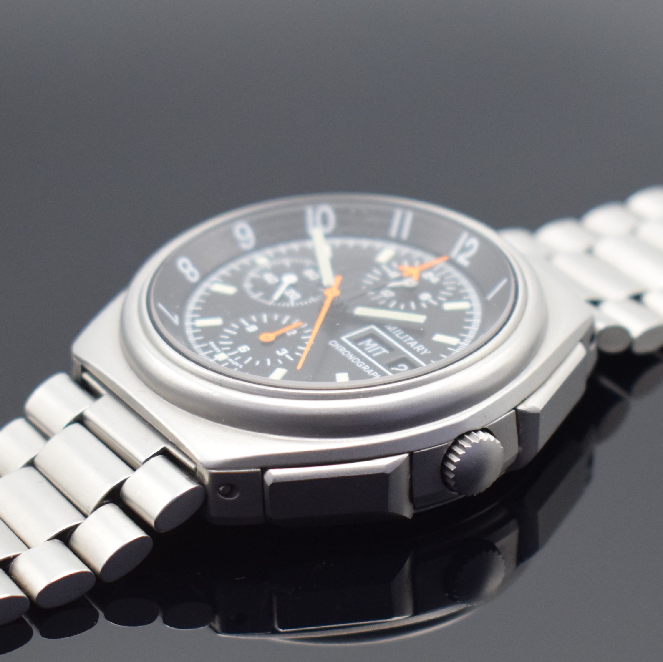 Detail b: TUTIMA Military Armbandchronograph, Automatik, Schweiz 1990er Jahre, matt. Edelstahlgeh. inkl. Stahlband m. Faltschl., Boden und Krone verschr., ...