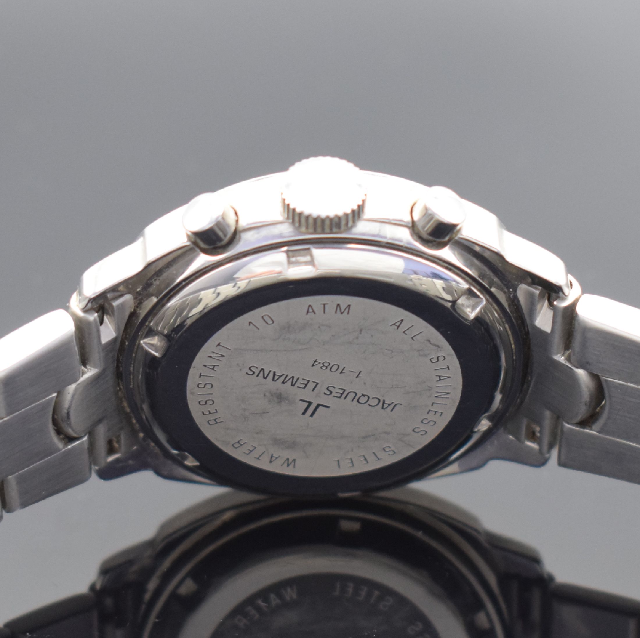 Detail d: JACQUES LEMANS Armbandchronograph Referenz 1- 1084, Schweiz um 2010, quarz, kissenförmiges Edelstahlgeh. inkl. orig. Gliederband m. Faltschl., Boden ...