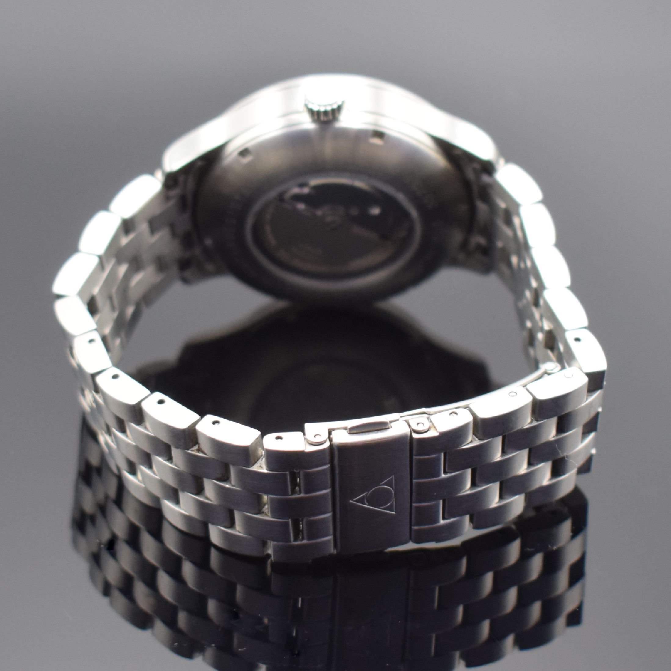 Detail b: DUGENA Herrenarmbanduhr, Automatik, Edelstahlgeh. inkl. orig. Gliederband m. Faltschl., beids. vergl., Boden verschr., schwarzes Kontrastzifferbl., ...