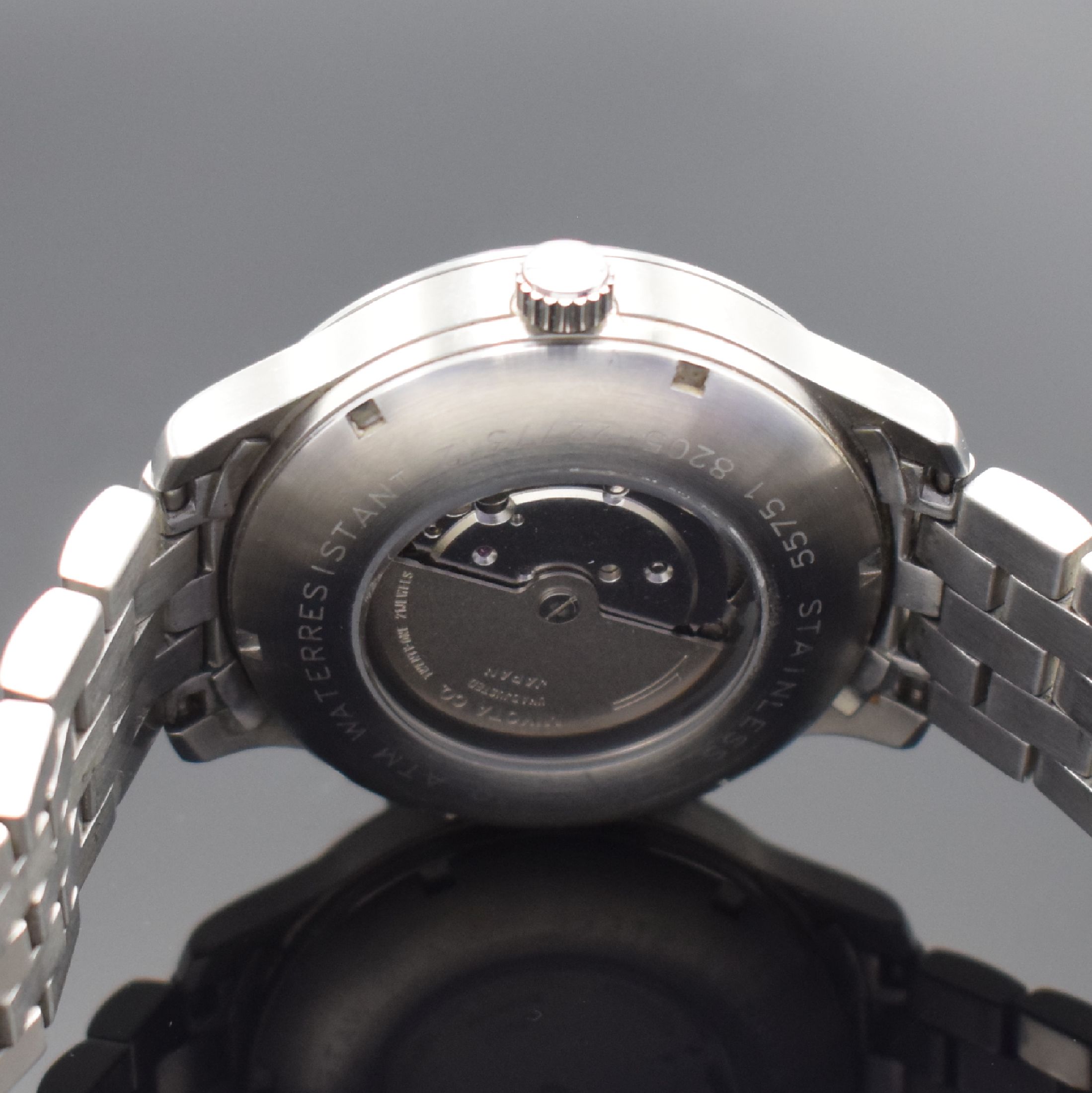 Detail d: DUGENA Herrenarmbanduhr, Automatik, Edelstahlgeh. inkl. orig. Gliederband m. Faltschl., beids. vergl., Boden verschr., schwarzes Kontrastzifferbl., ...