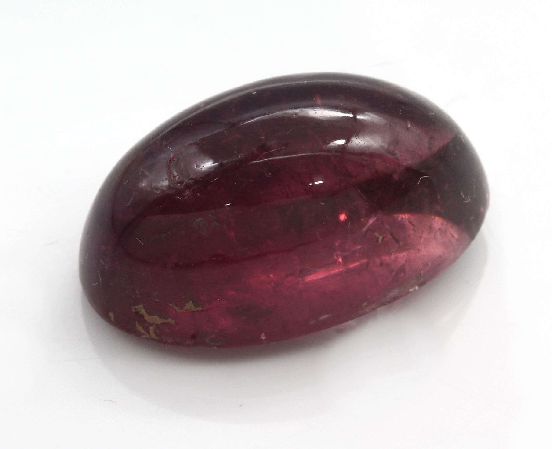 Detail b: Loser Rubellit-Cabochon, 17.53 ct, oval