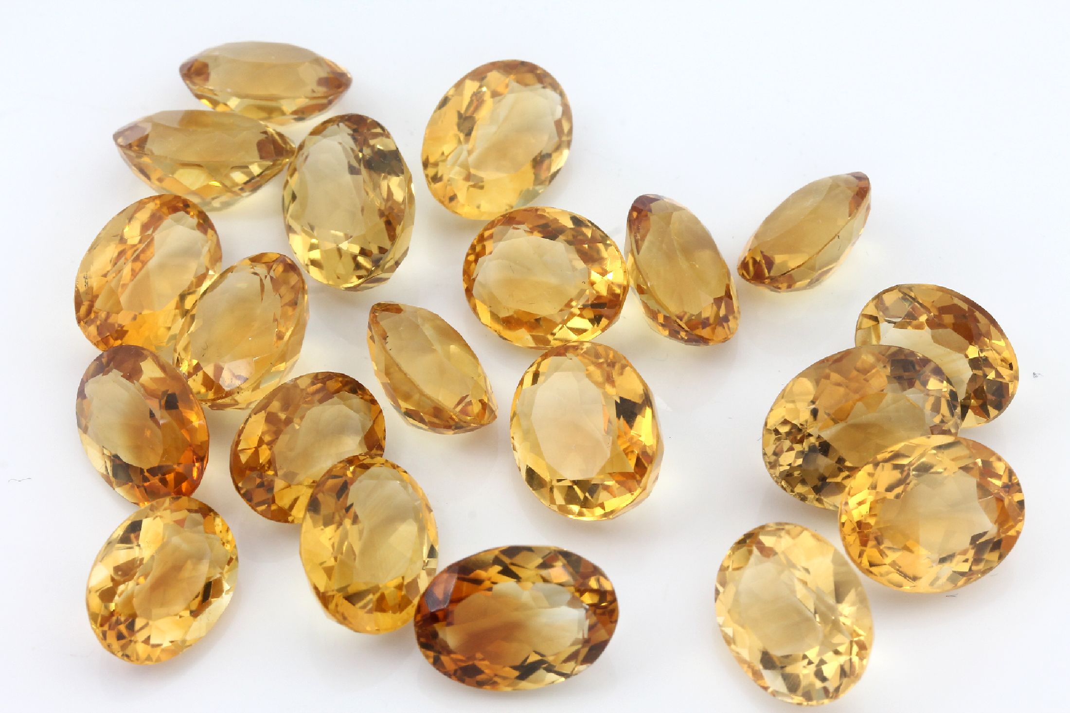 Detail a: Lot 20 lose facett. Citrine, zus. 107.50 ct, oval, in versch. Größen und Farbnuancen