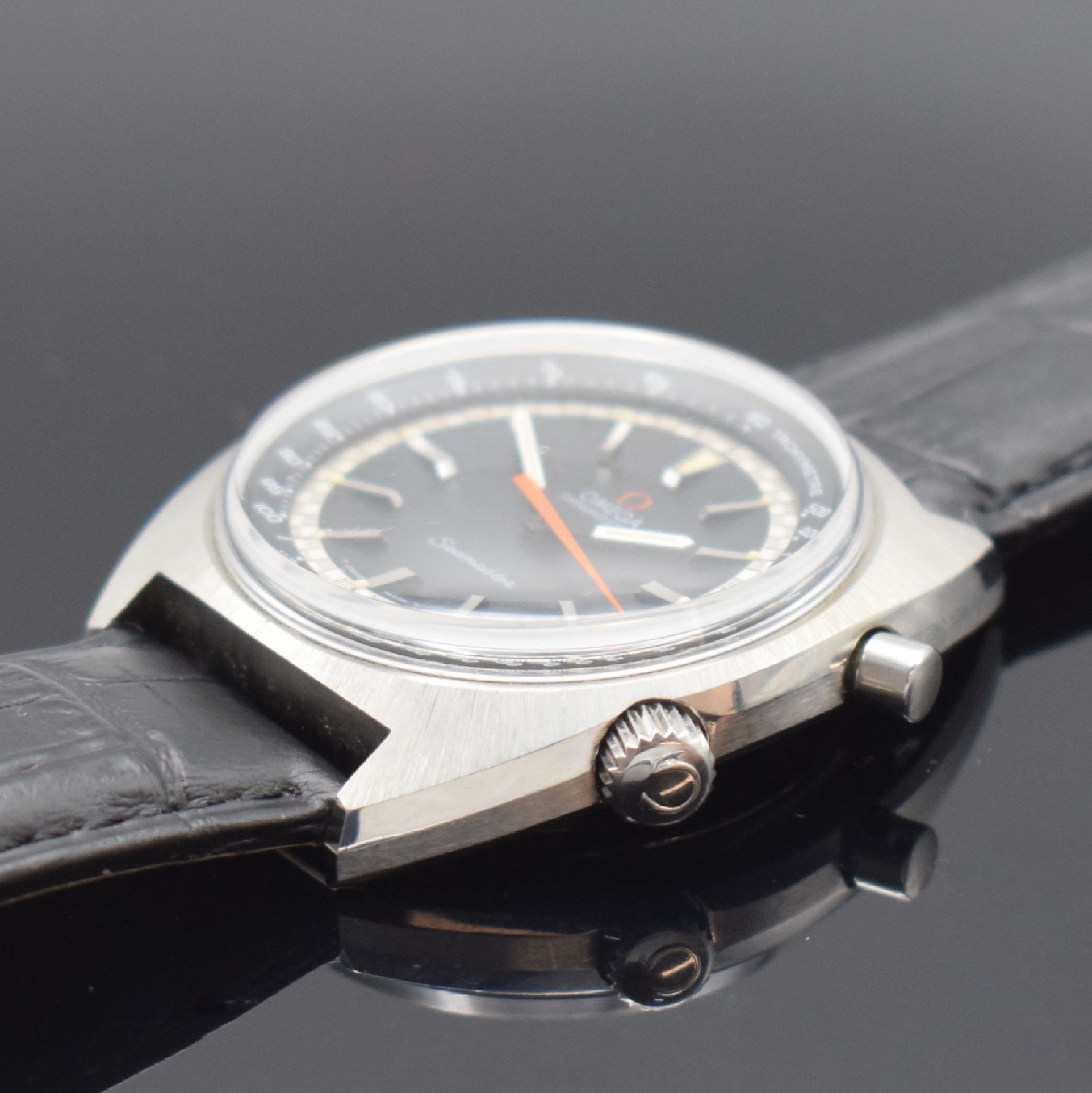 Detail b: OMEGA Seamaster Chronostop große Herrenarmbanduhr 41 mm Referenz 145.007, Schweiz um 1969, Handaufzug, Boden geschr., schwarzes Zifferbl. m. aufges. ...