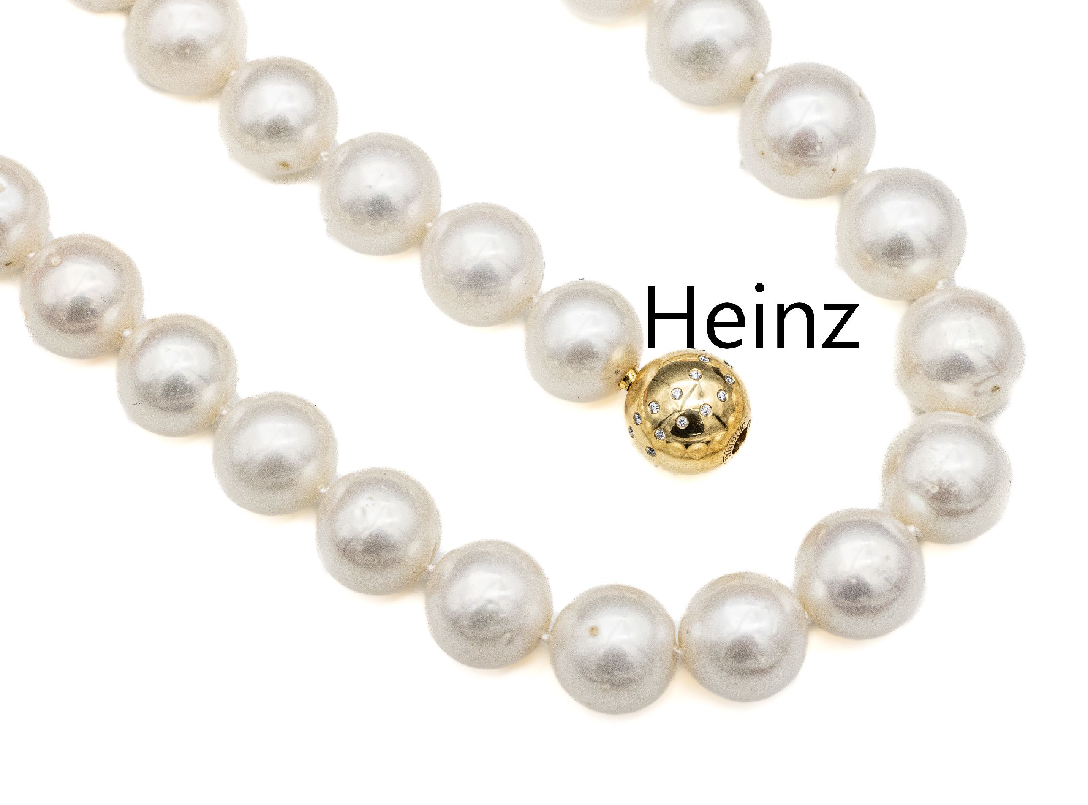 Südseezuchtperlenkette, Brillantschließe JÖRG HEINZ GG 750/000, 34 weiße Südseezucht- perlen D. ca. 12-13.5 mm, nat. Merkmale, Kugelschließe ...