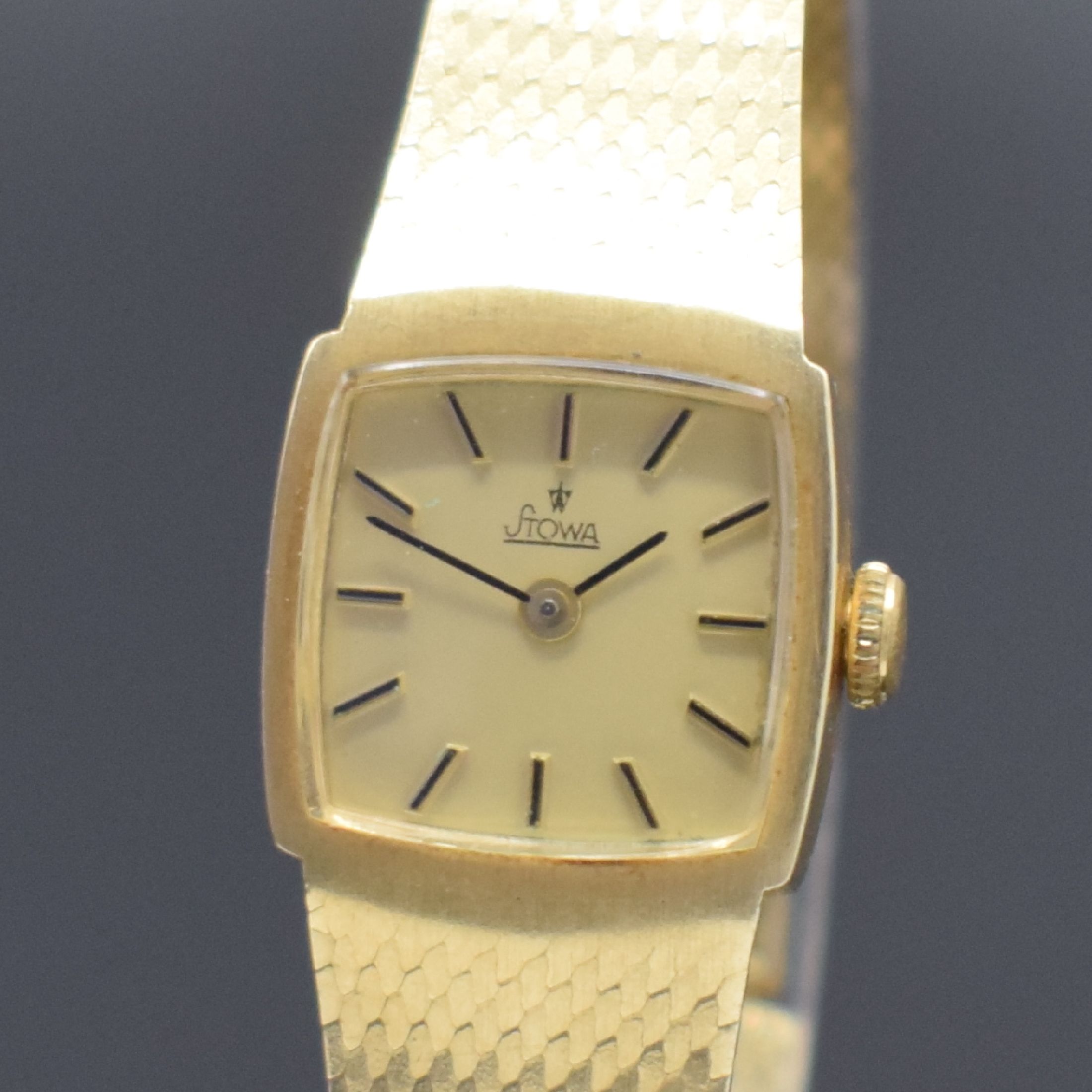 Detail a: STOWA Damenarmbanduhr in GG 585/000, Schweiz um 1965, Handaufzug, 2-teil. Geh., Boden aufgedr., Milanaiseband, gold. Zifferbl. m. aufges. Std.-Ind., ...