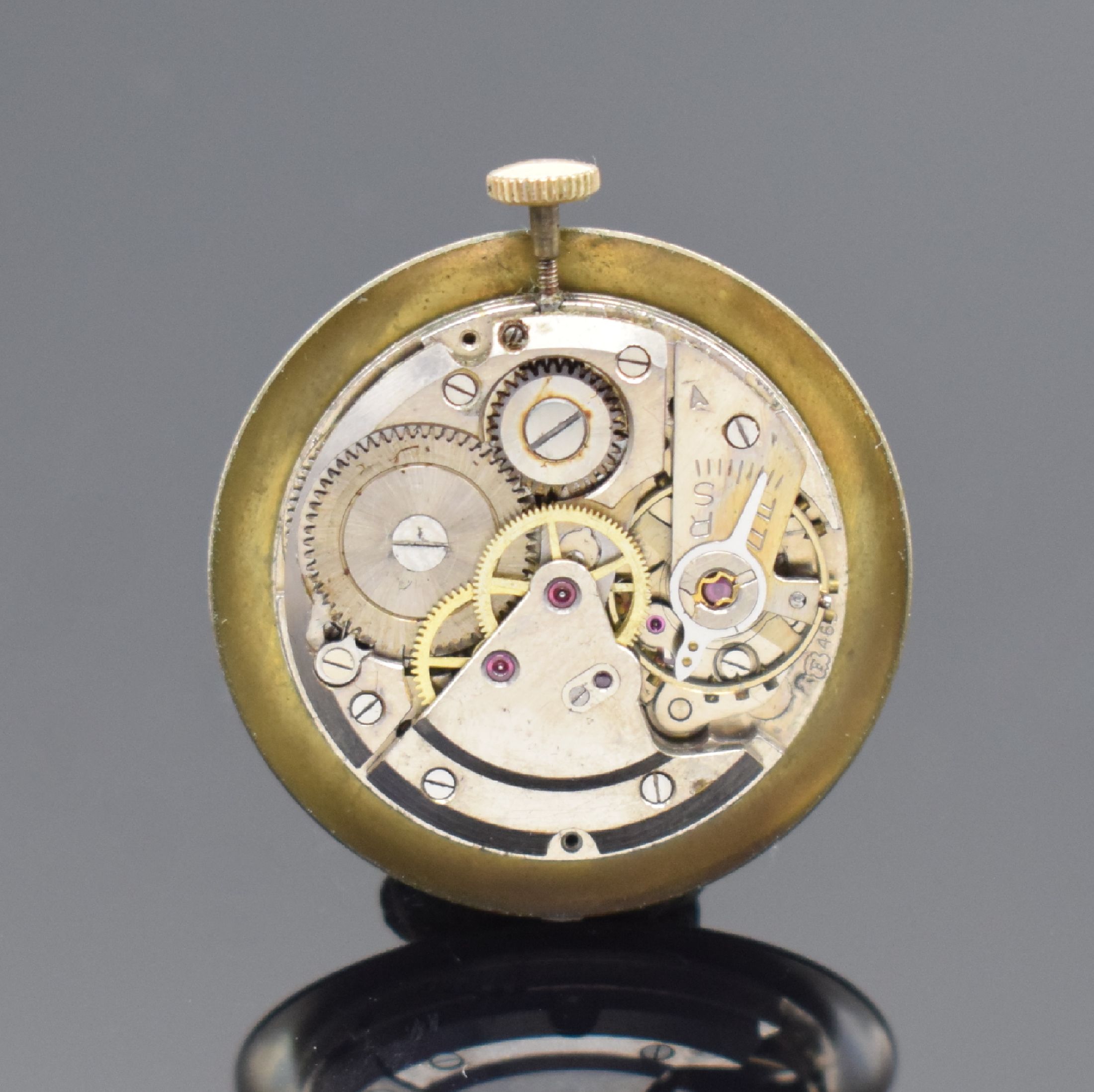 Detail d: KASTA Herrenarmbanduhr in GG 585/000, Schweiz um 1955, Handaufzug, 2-teil. Gehäuse, Boden aufgedr., verg. Elasto-Fixo Band später, pat. Zifferbl. ...