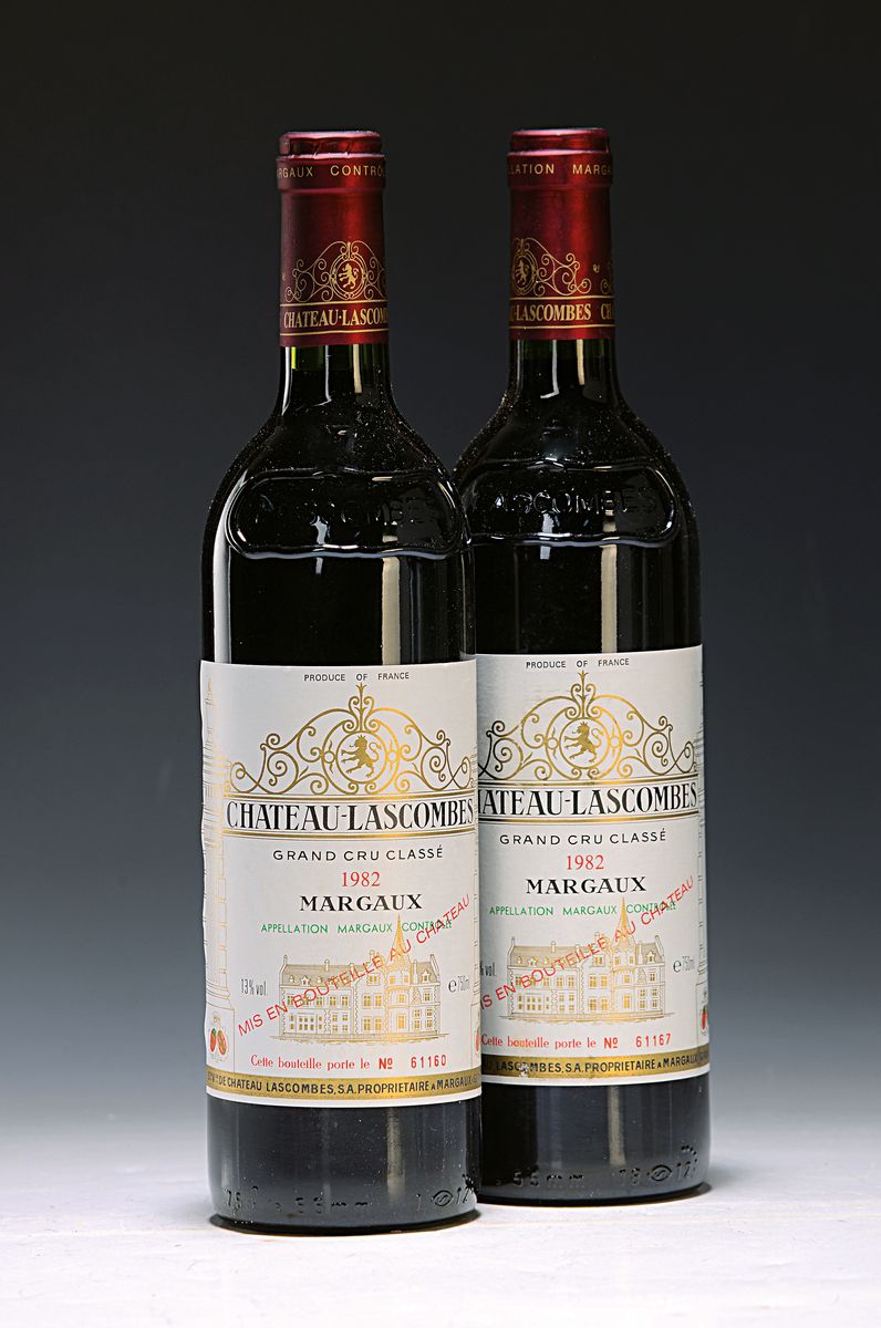 17 Flaschen Chateau-Lascombes, Margaux, 11 x 1982, 6 x 1988, orig. Holzkisten, 0.75 l, Füllstände upper mid shoulder bis top shoulder, z.T. ...
