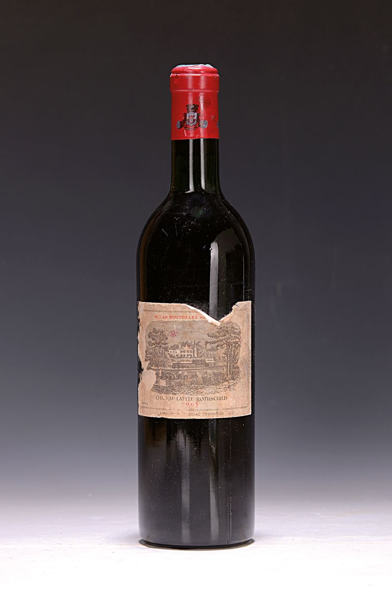 1 Flasche 1965 Chateau Lafite Rothschild, ca. 750ml, Upper Mid Shoulder, Etikett beschädigt, orig. Kapsel, im Weinkeller gelagert, Weinstein ...