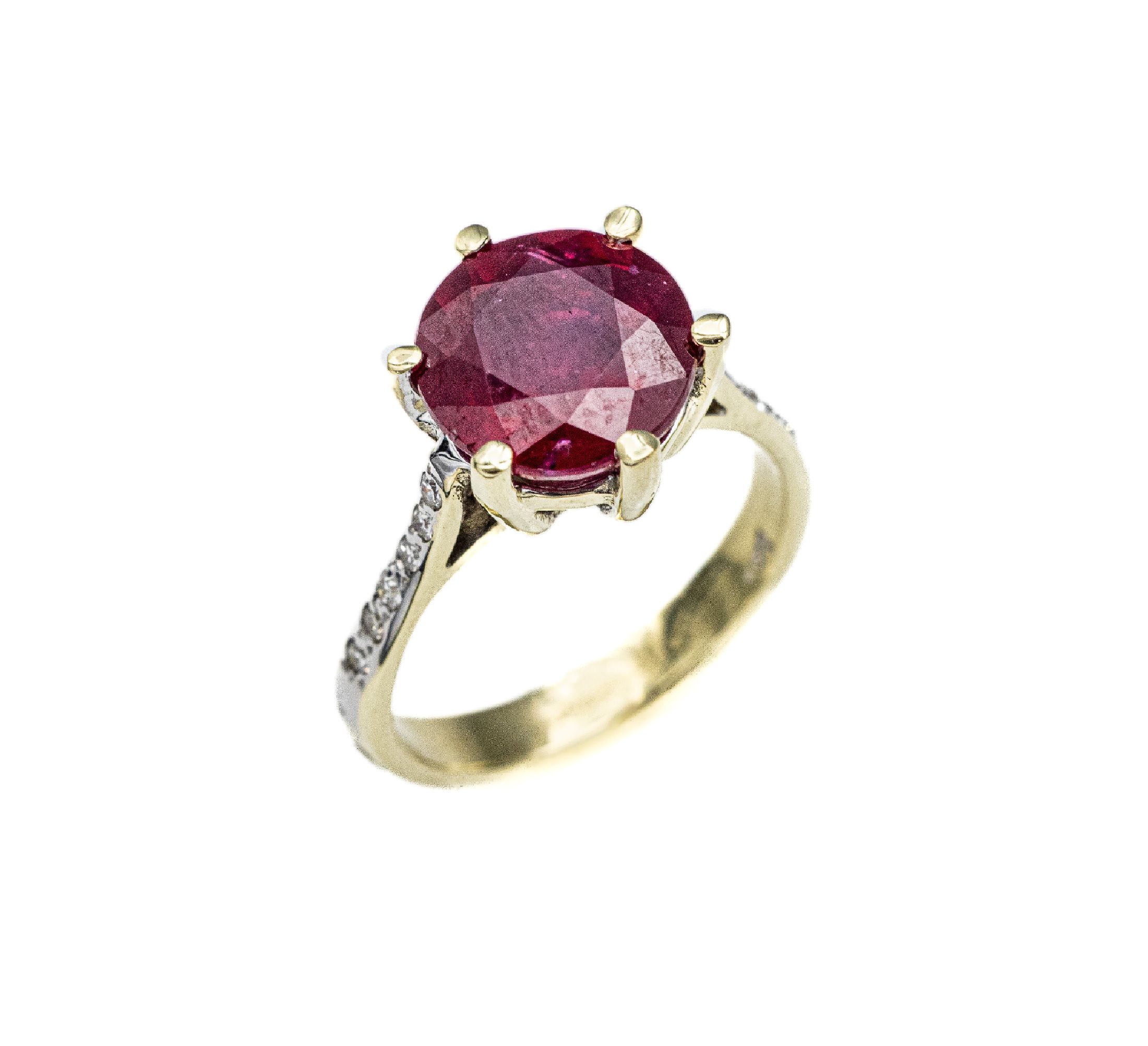 14 kt Gold Rubin-Diamant-Ring, GG 585/000, mittig rundfacett. Rubin (beh.) ca. 5.16 ct, Ringschultern mit insg. 12 8/8-Diamanten zus. ca. 0.12 ct ...