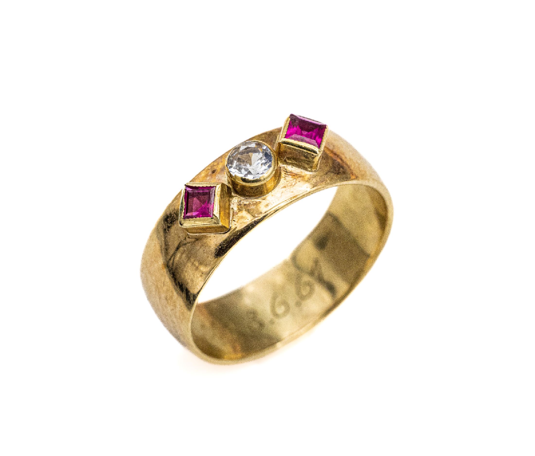 14 kt Gold Ring, GG 585/000, 1 runde Diamantimitation, 2 synth. Rubin -Carrees, RW 66, ca. 8.1 g