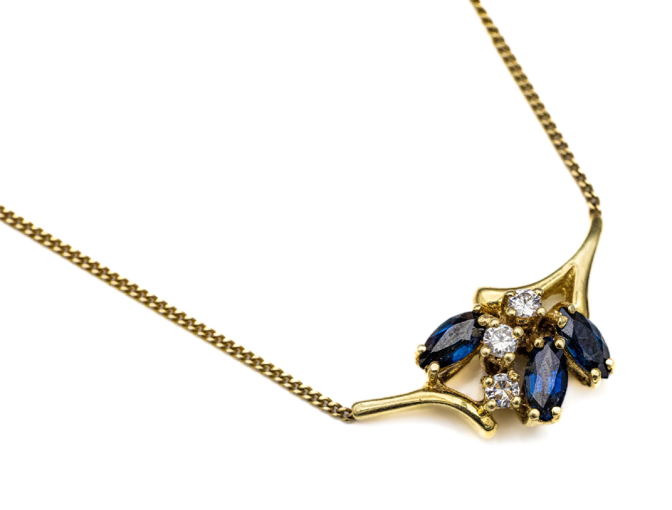 14 kt Gold Brillant-Saphir-Collier, GG 585/000, Mittelteil mit 3 Saphir-Navettes und 3 kl. Brillanten, L. ca. 39 cm, ca. 3.2 g
