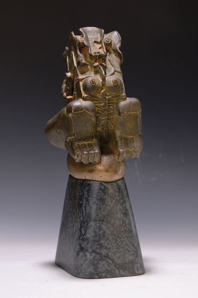 Uwe Bremer, geb. 1940 in Erfurt, Gnom auf Ei, Bronzefigur, signiert und dat. 83, Steinsockel, H. Figur ca. 5cm, Gesamth. ca. 40cm