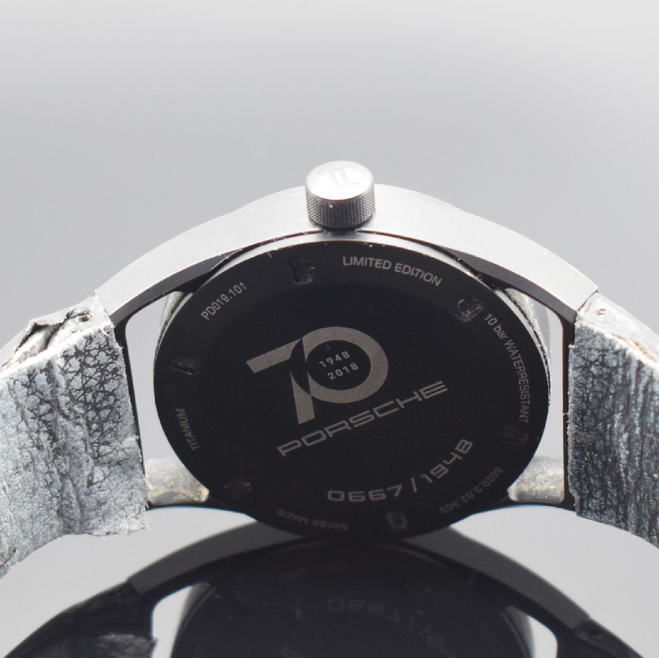 Detail c: PORSCHE DESIGN Datetimer Eternity 70 Years auf1948 Stück limitierte Herrenarmbanduhr in Titan Referenz 6020.3.02.303, Schweiz um 2022, Automatik, ...