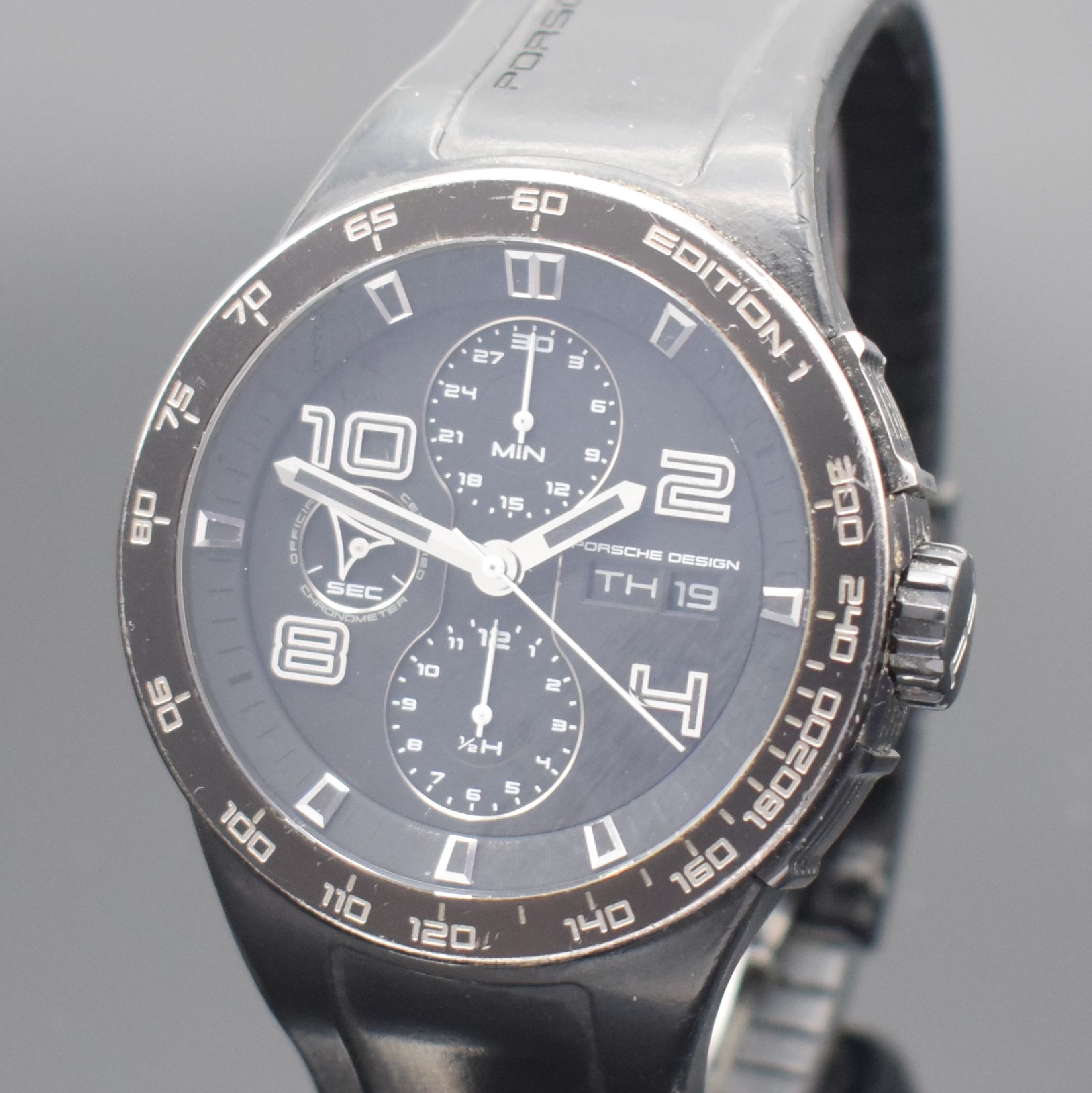 Detail a: PORSCHE DESIGN Flat Six Edition 1 auf 935 Stück limitierter Armbandchronograph Chronometer in Titan Referenz P´6341, Schweiz um 2010, Automatik, ...
