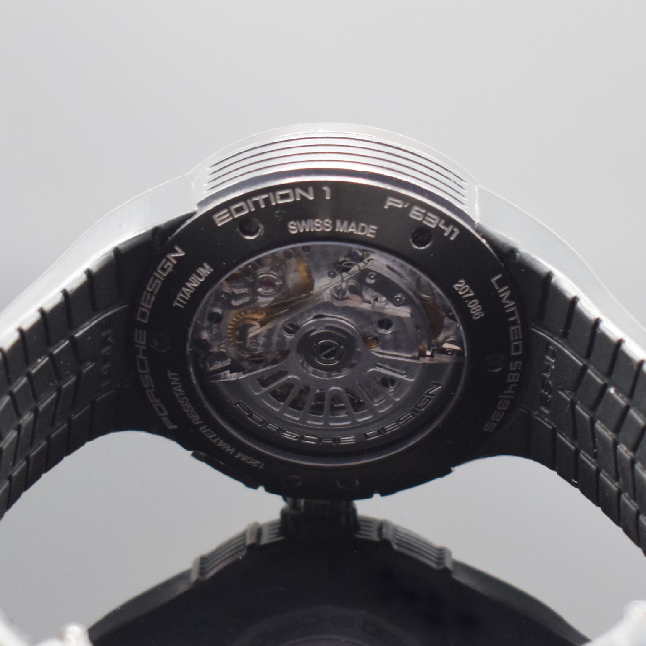 Detail e: PORSCHE DESIGN Flat Six Edition 1 auf 935 Stück limitierter Armbandchronograph Chronometer in Titan Referenz P´6341, Schweiz um 2010, Automatik, ...
