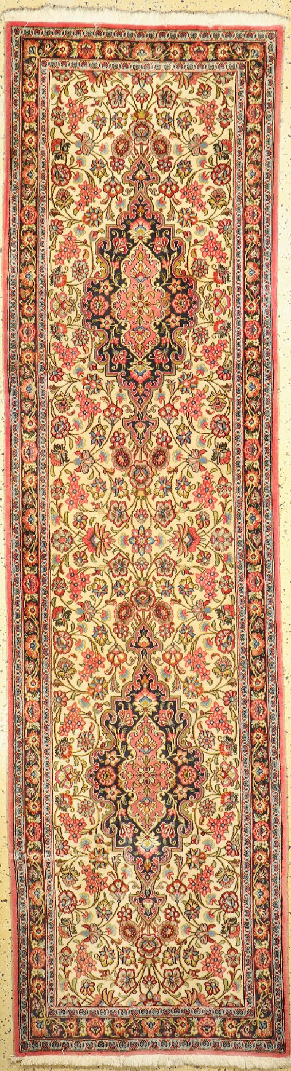 Ghom Kork, Persien, ca. 50 Jahre, Korkwolleauf Baumwolle, ca. 295 x 80 cm, Mottenfraß am Rand, verschmutzt, EHZ: 1-2