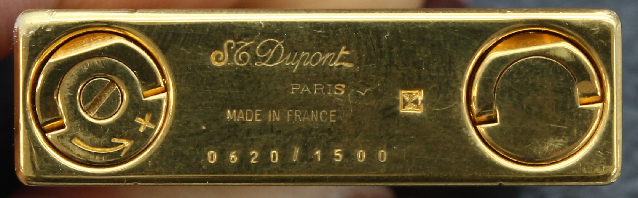 Detail a: DUPONT Feuerzeug, "Napoleon 1804", limitierte Auflage, vs. mit Gravur von Napoleon, rs. Lorbeerkranz und Sacre de Napoleon Bonaparte, ...
