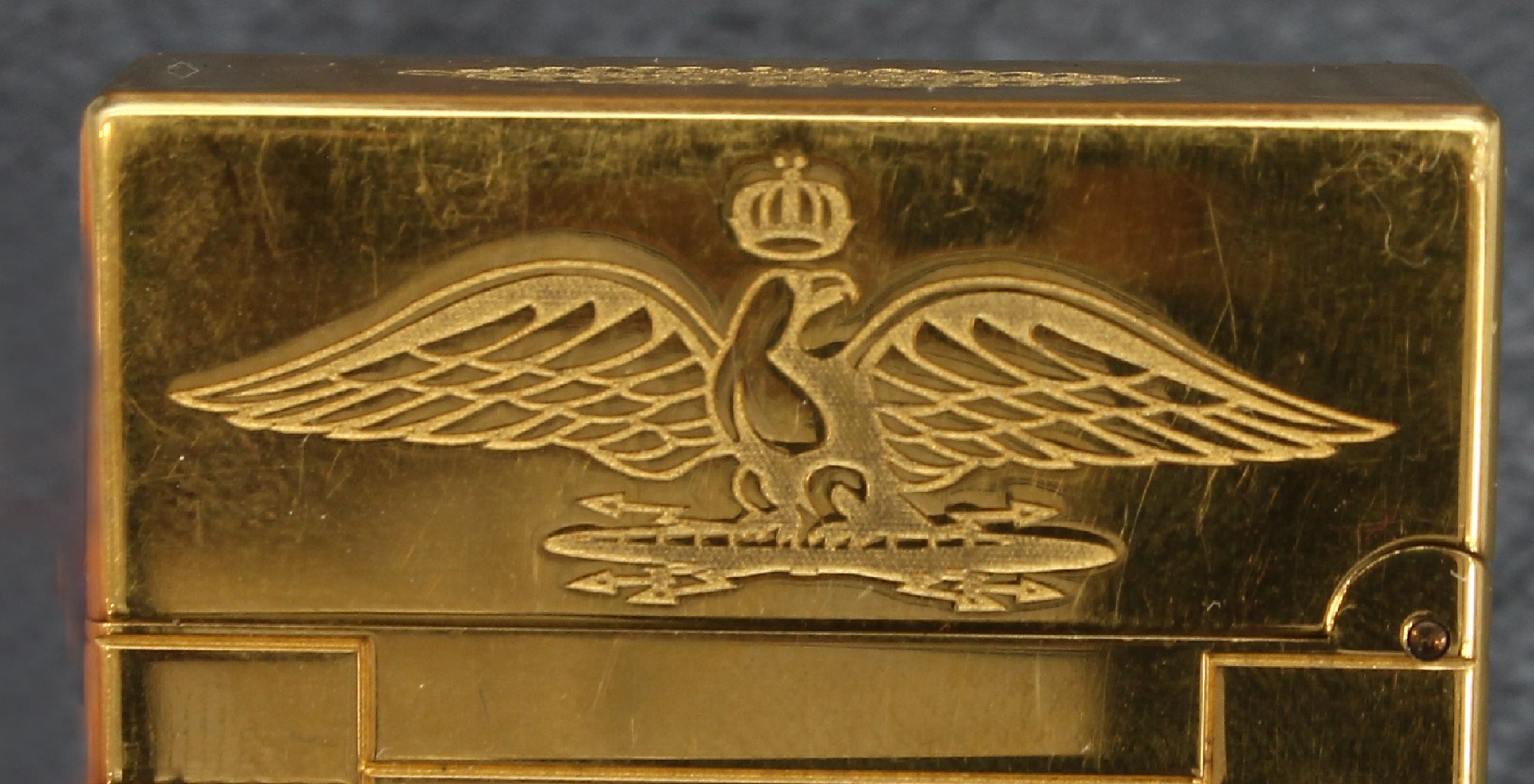 Detail b: DUPONT Feuerzeug, "Napoleon 1804", limitierte Auflage, vs. mit Gravur von Napoleon, rs. Lorbeerkranz und Sacre de Napoleon Bonaparte, ...