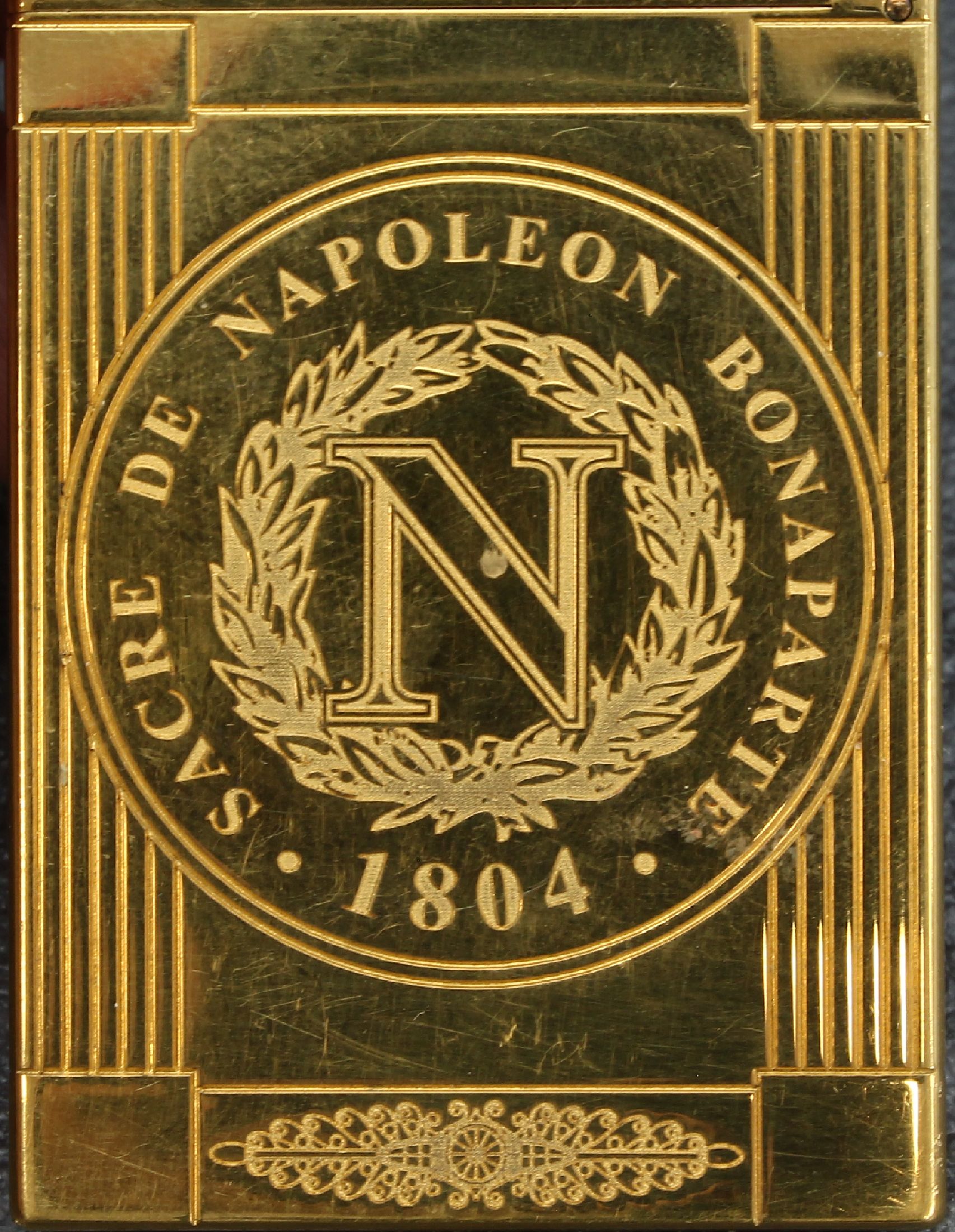 Detail c: DUPONT Feuerzeug, "Napoleon 1804", limitierte Auflage, vs. mit Gravur von Napoleon, rs. Lorbeerkranz und Sacre de Napoleon Bonaparte, ...