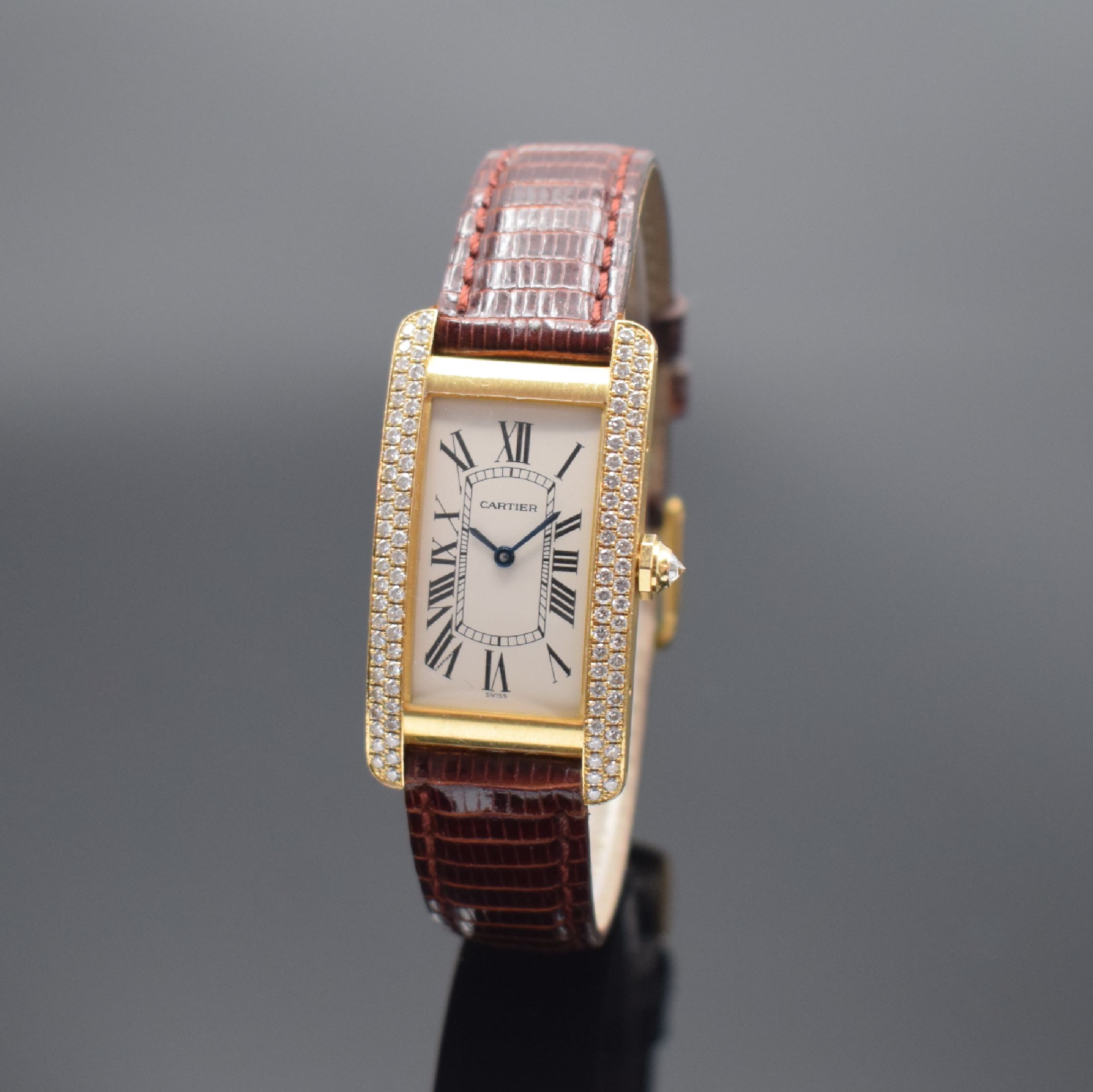 CARTIER Tank Americaine Armbanduhr in GG 750/000 mit Diamantenbesatz Referenz 1720 1, Schweiz um 1995, quarz, rechteckiges Gehäuse aufw. m. ...